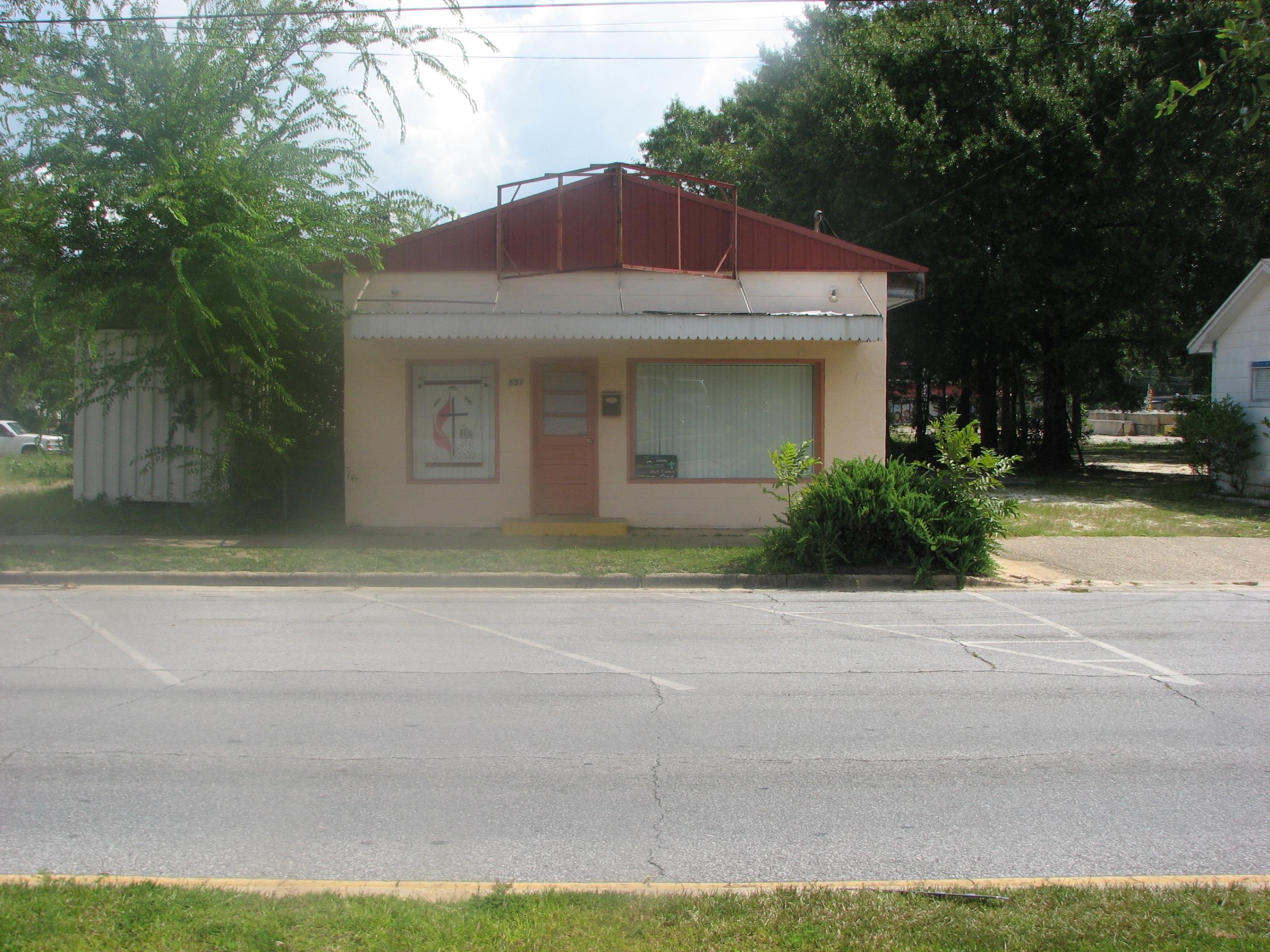 NICE COMMERCIAL BUILDING LOCATED ON SOUTH MAIN STREET, COVERED PARKING PAD ON SIDE WITH DOUBLE DOORS LEADING INSIDE FOR LOADING/UNLOADING, NICE SIZE LOT, CURRENTLY RENTED FOR $750 PER MONTH (MONTH TO MONTH LEASE), LARGE OPEN AREA IN FRONT FOR SHOWROOM, OFFICE, ETC, KITCHEN/BREAK ROOM/BATHROOM AREA IN BACK PLUS ANOTHER OFFICE/WORK AREA,STORAGE ROOM LOCATED IN BACK AS WELL. UPDATED ROOFING WITH METAL IN 1994/1995, REAR ROOF DONE IN 2014 WITH METAL AS WELL, SOME ELECTRICAL HAS ALSO BEEN DONE (SEE ATTACHED IMPROVEMENTS DISCLOSURE) - BEING OFFERED ''AS IS''