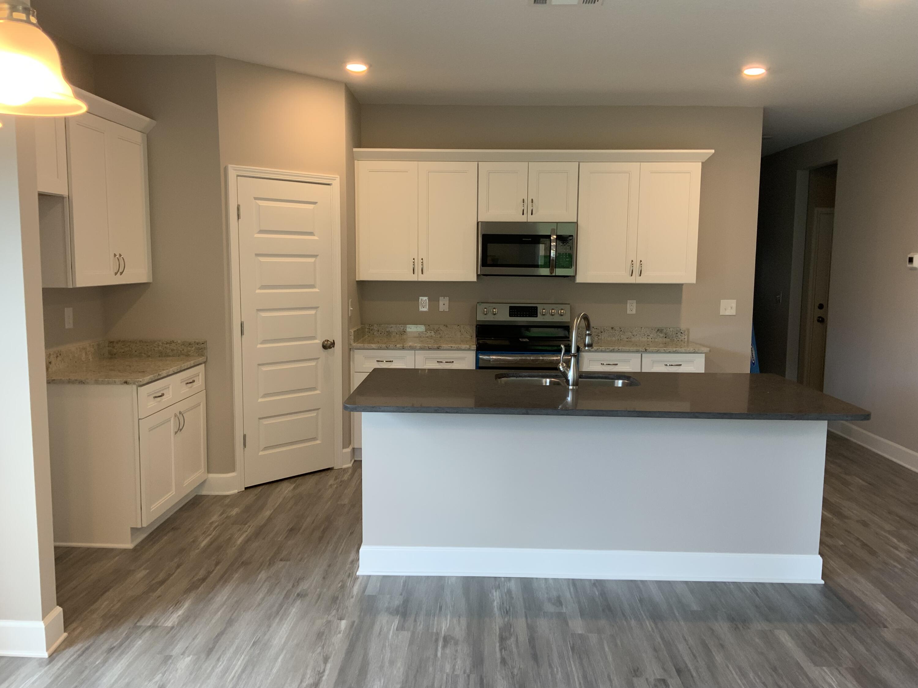 LAKERIDGE EST - Residential