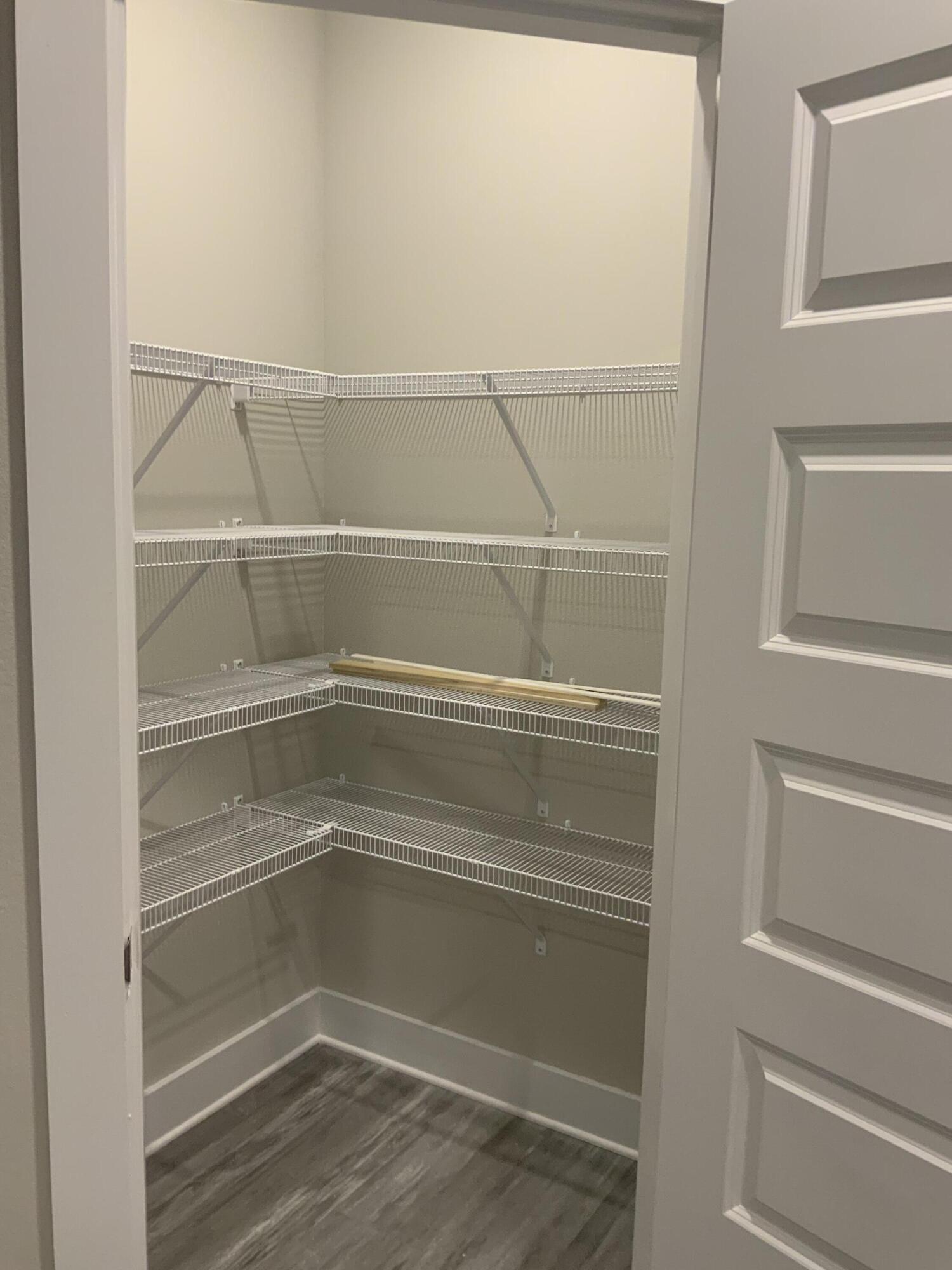 LAKERIDGE EST - Residential