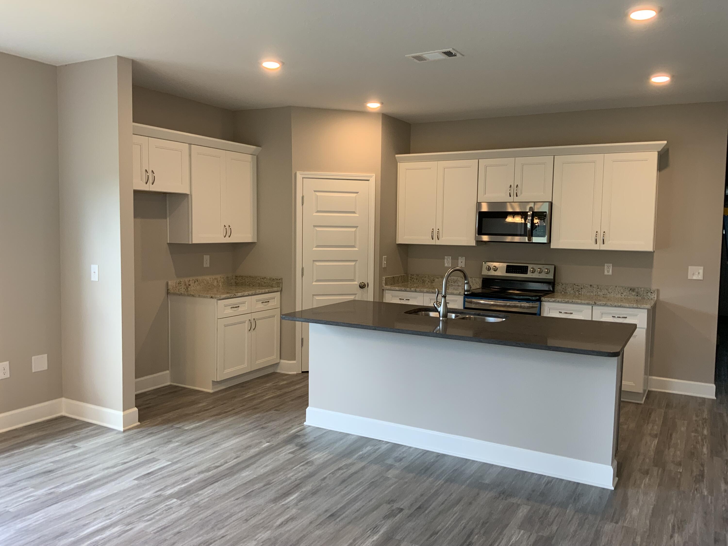 LAKERIDGE EST - Residential