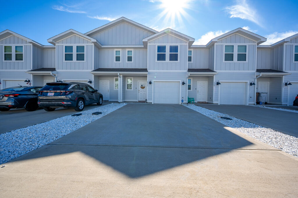 BRITTANY OAKS VILLAS - Residential