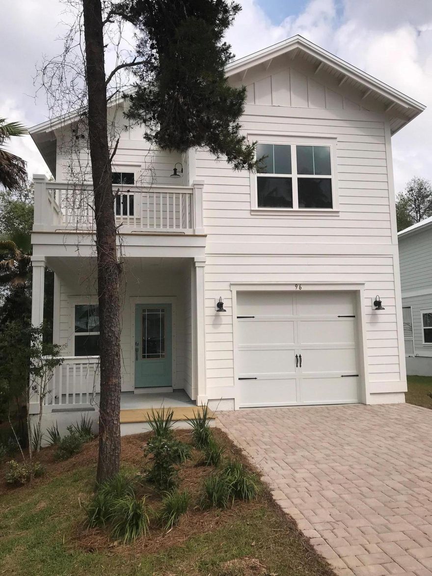 Discover a luxurious coastal lifestyle with Emerald Homes at Grande Pointe. Grande Pointe offers numerous amenities for residents to enjoy such as a community pool and a private dock to Lake Powell. There is a lavishly designed pavilion offering a amenity center, an entertainment gathering room with a fully-equipped kitchen. This Monroe plan has beautiful granite in the kitchen, with an oversized island great for entertainment or food prep. Stainless Steel Appliances include Gas cooktop with a stainless hood.