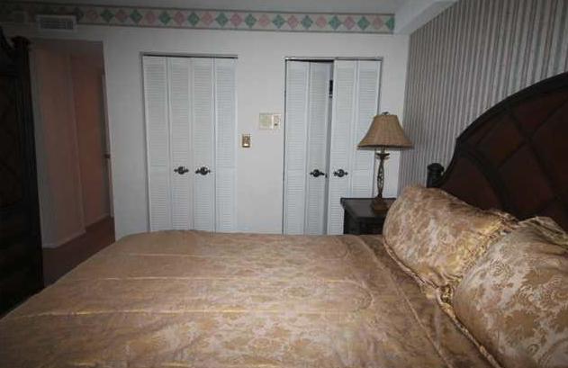 REGENCY TOWERS - Residential