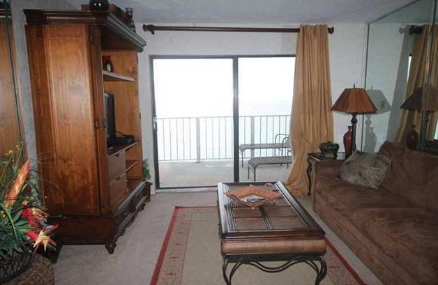 REGENCY TOWERS - Residential