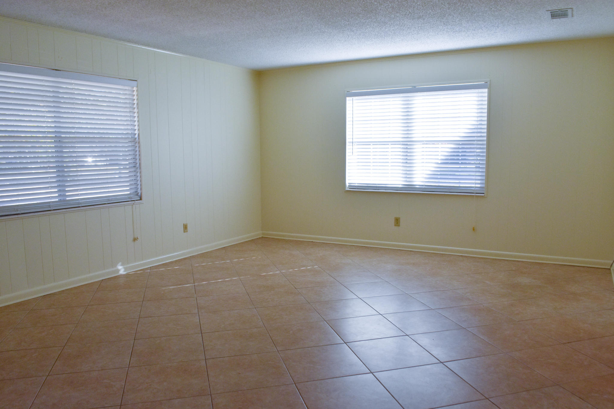 VALPARAISO PLAT 06 - Residential Lease