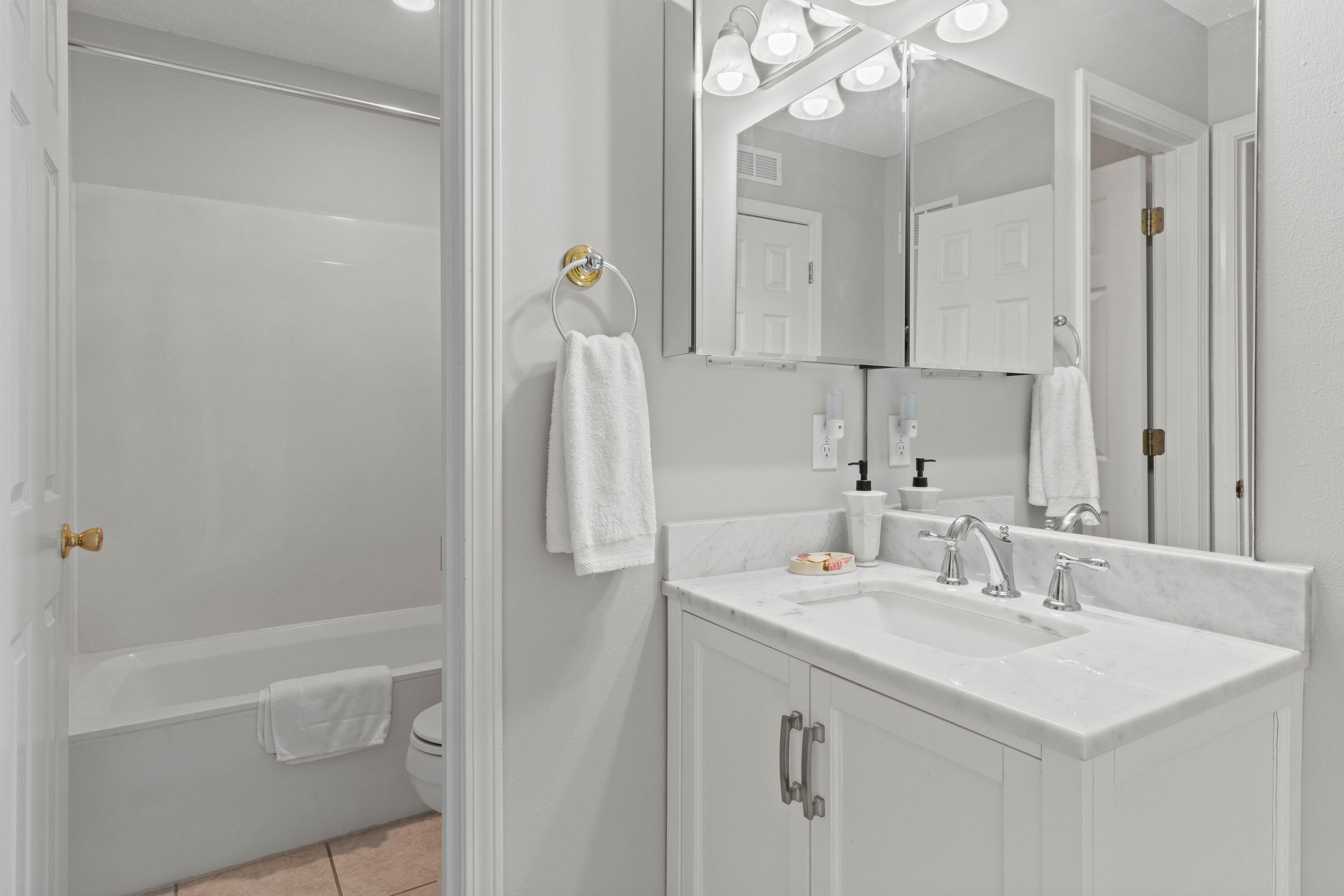 MARAVILLA CONDO 2 - Residential