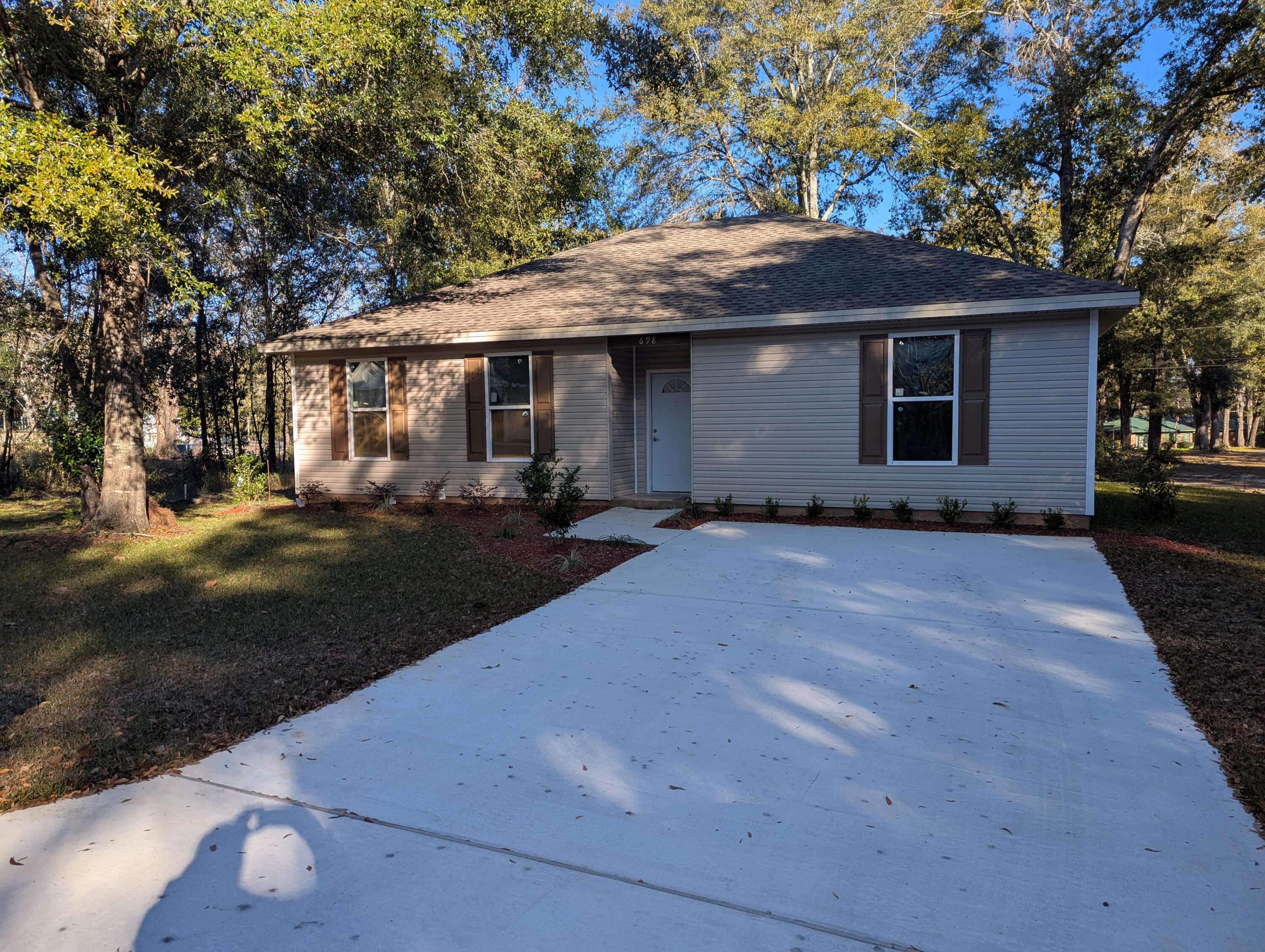 New construction. 2 bedrooms, 1 bath with large living room and large eat in kitchen~ 9 ft ceilings throughout~ The kitchen has an island and lots of cabinets and countertops~ Laundry room and utility room is off the kitchen~ Vinyl plank flooring throughout~