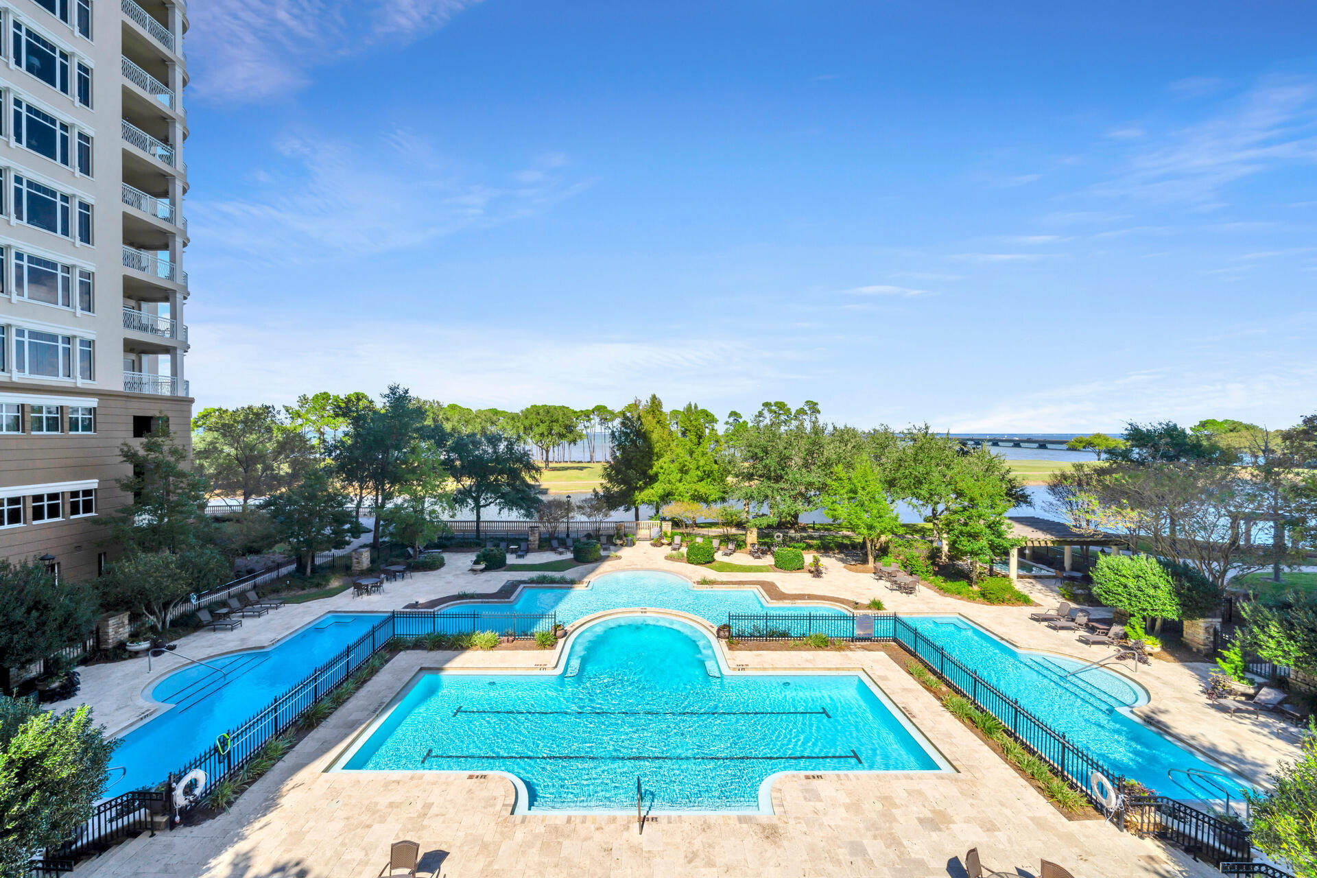 ONE WATER PLACE - Residential