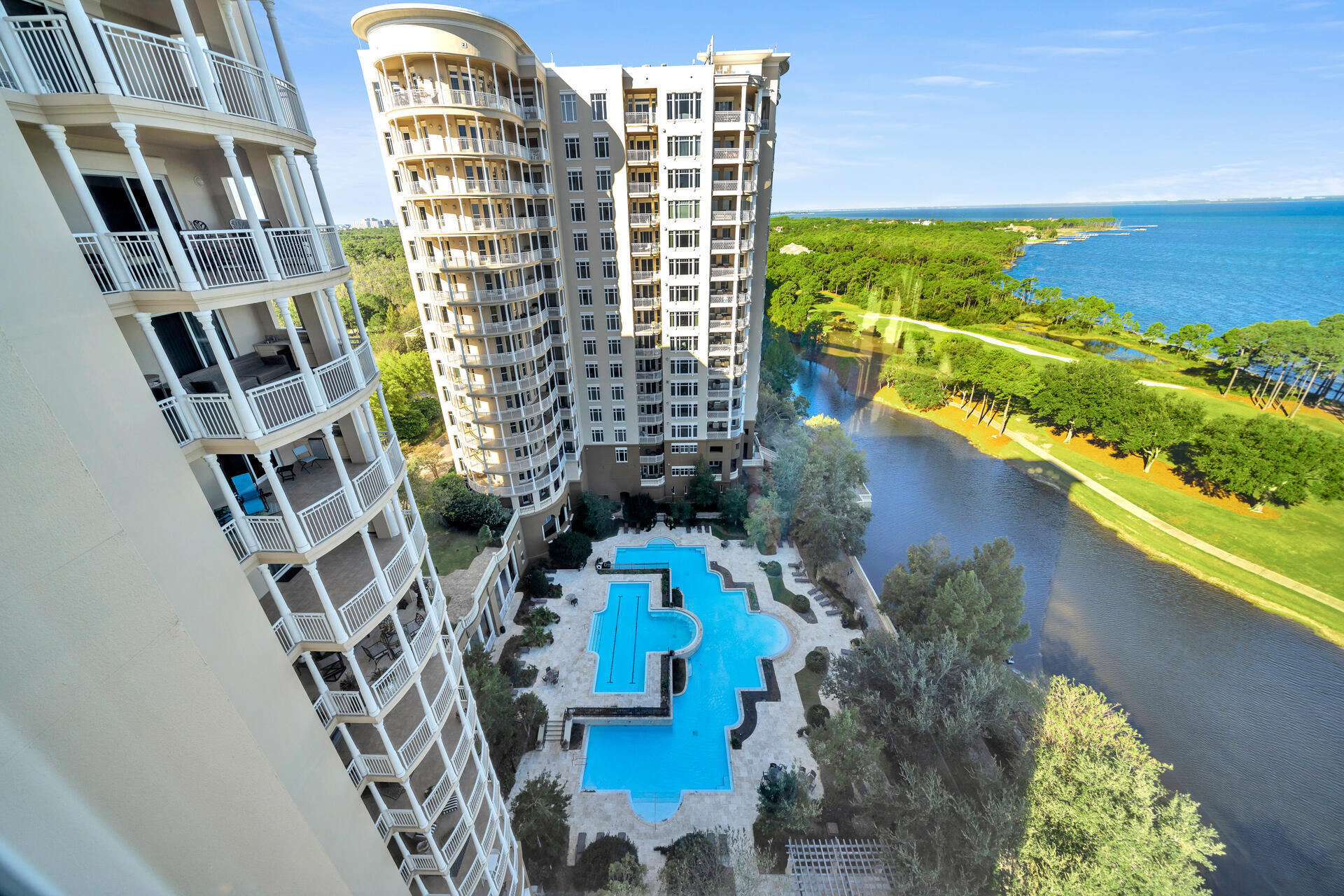 ONE WATER PLACE - Residential