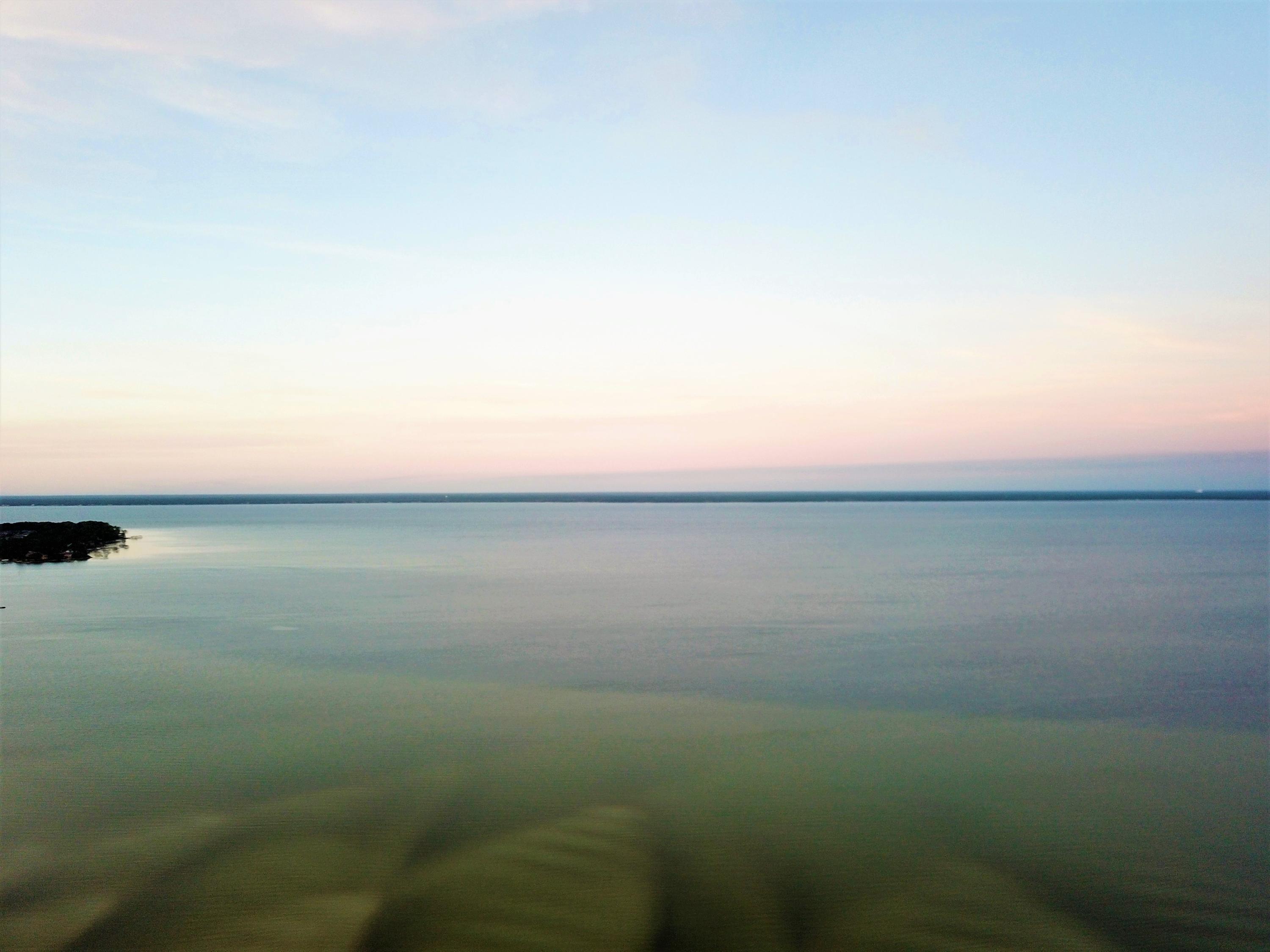 PARADISE POINT - Land