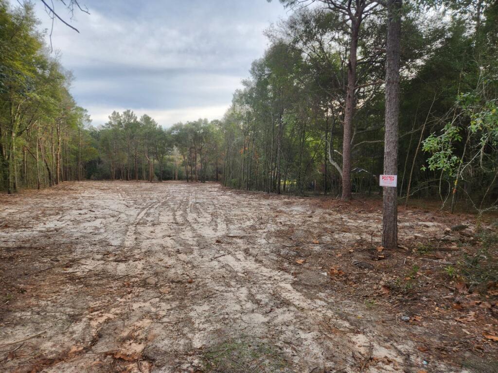 WHISPERING LAKES ESTATES - Land