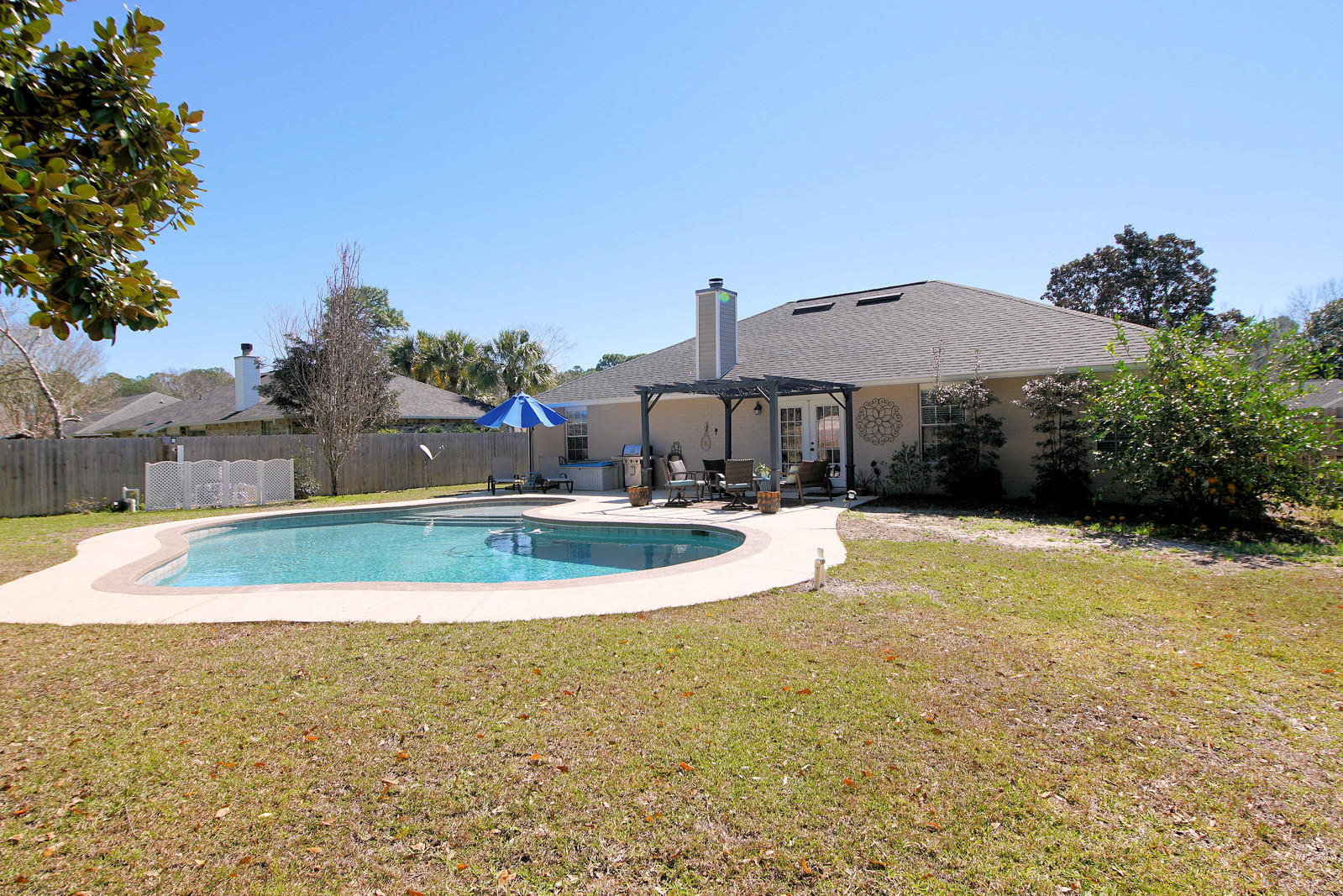 RAINTREE ESTATES - Residential