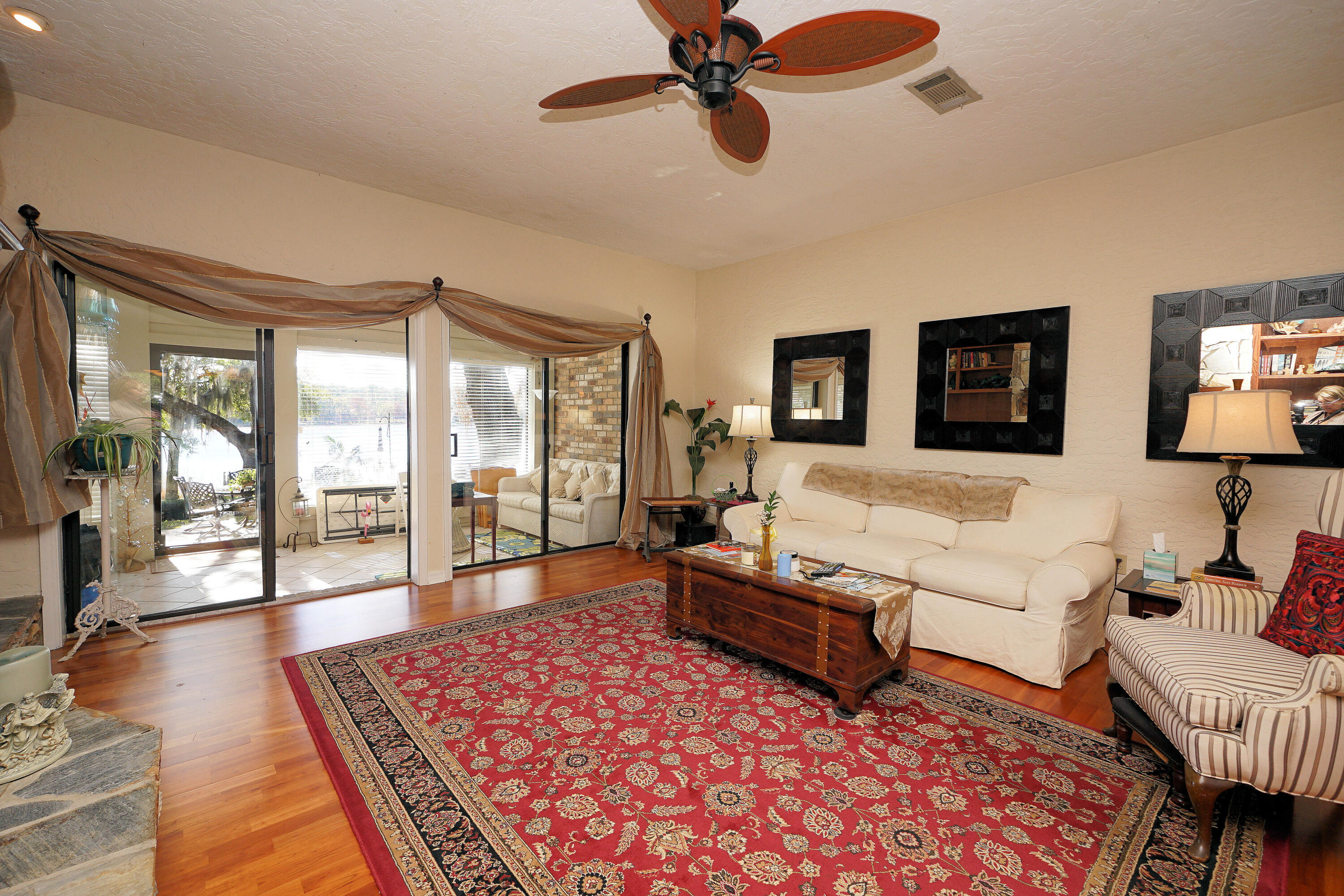 WATER OAKS 2 T/H - Residential