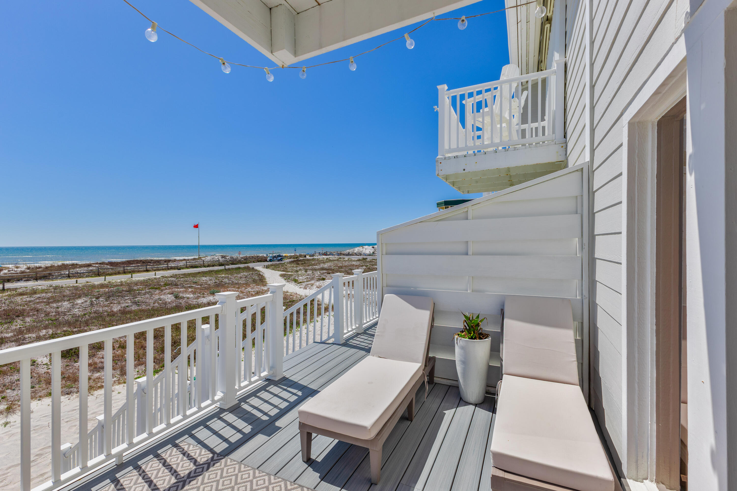 BEACHFRONT T/H - Residential