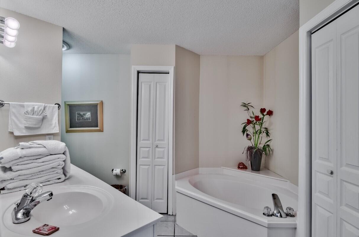 CRYSTAL VIEW CONDO - Residential