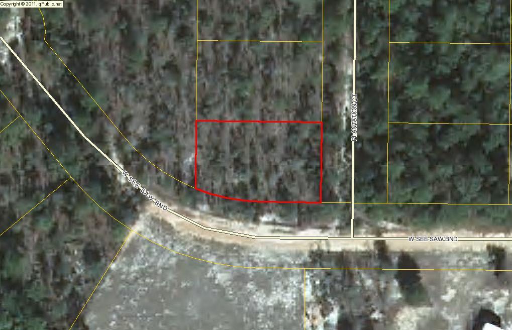 Great Lot in Oakwood Hills, Unit 3. This lot is suitable for either a manufactured home or to build your dream home! There is electricity and water nearby, no tap fees have been paid at this time. Call for further information!