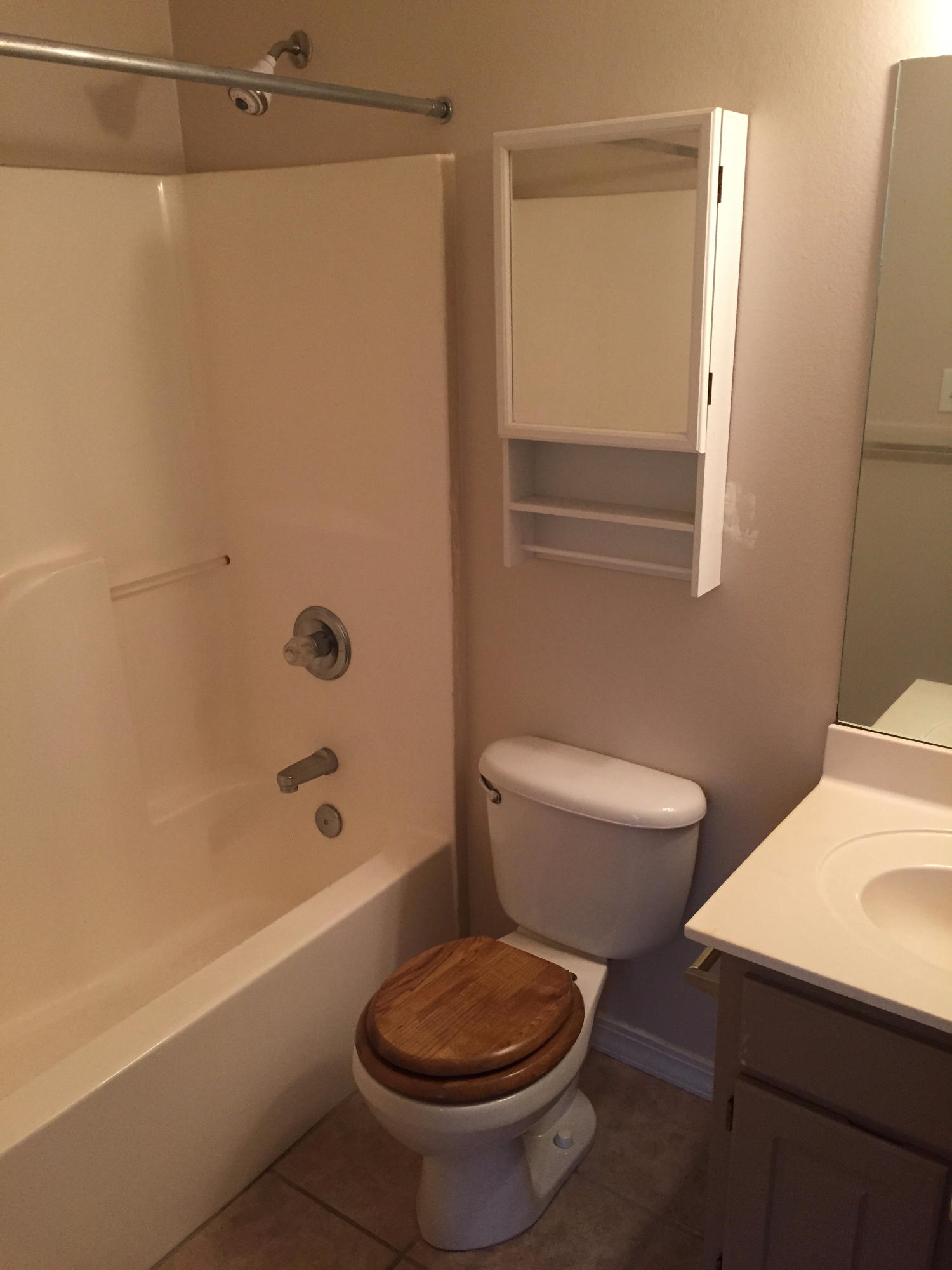 ADASHAN GARDYNS - Residential Lease