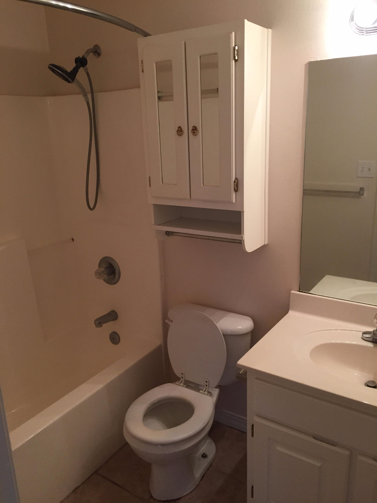 ADASHAN GARDYNS - Residential Lease