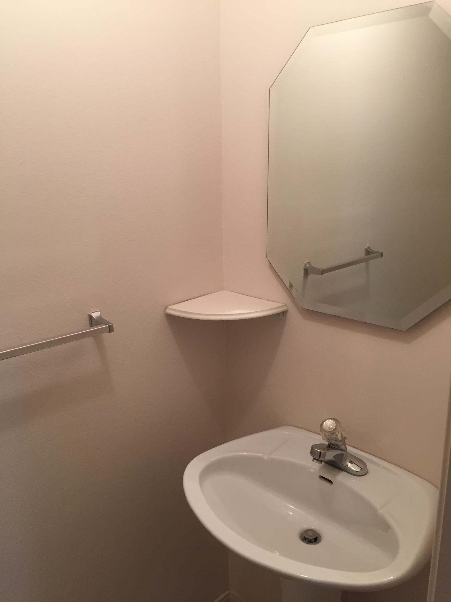 ADASHAN GARDYNS - Residential Lease