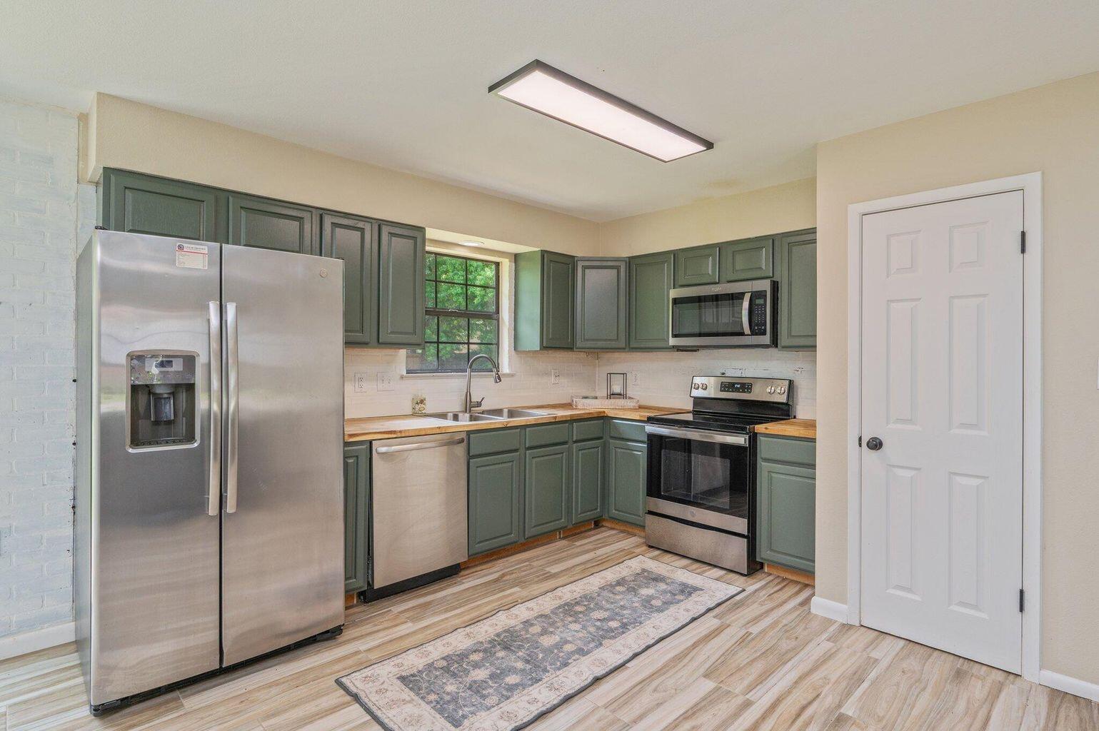 COUNTRYVIEW ESTATES 1ST ADDN - Residential Lease