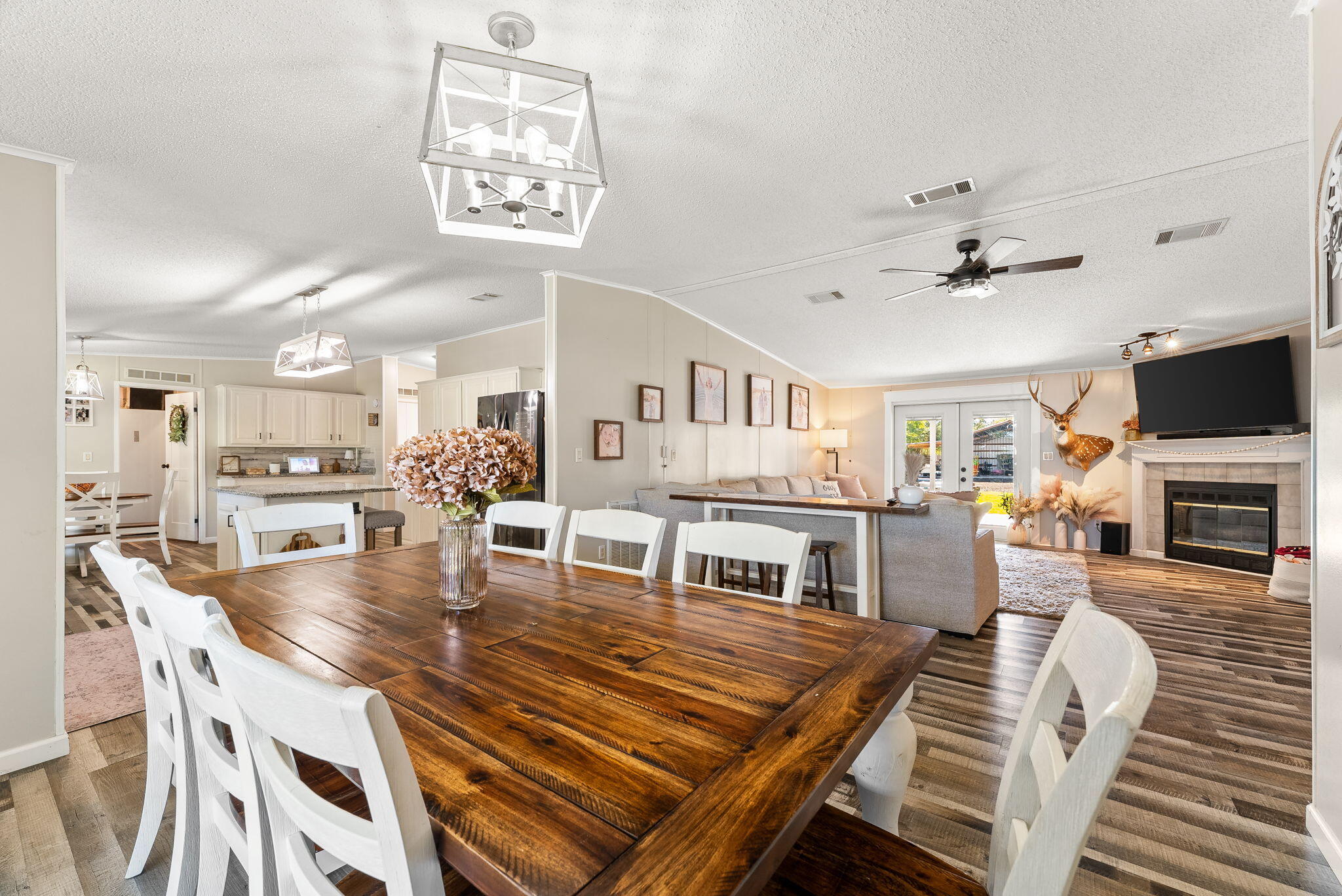 CRYSTAL LAKE - Residential