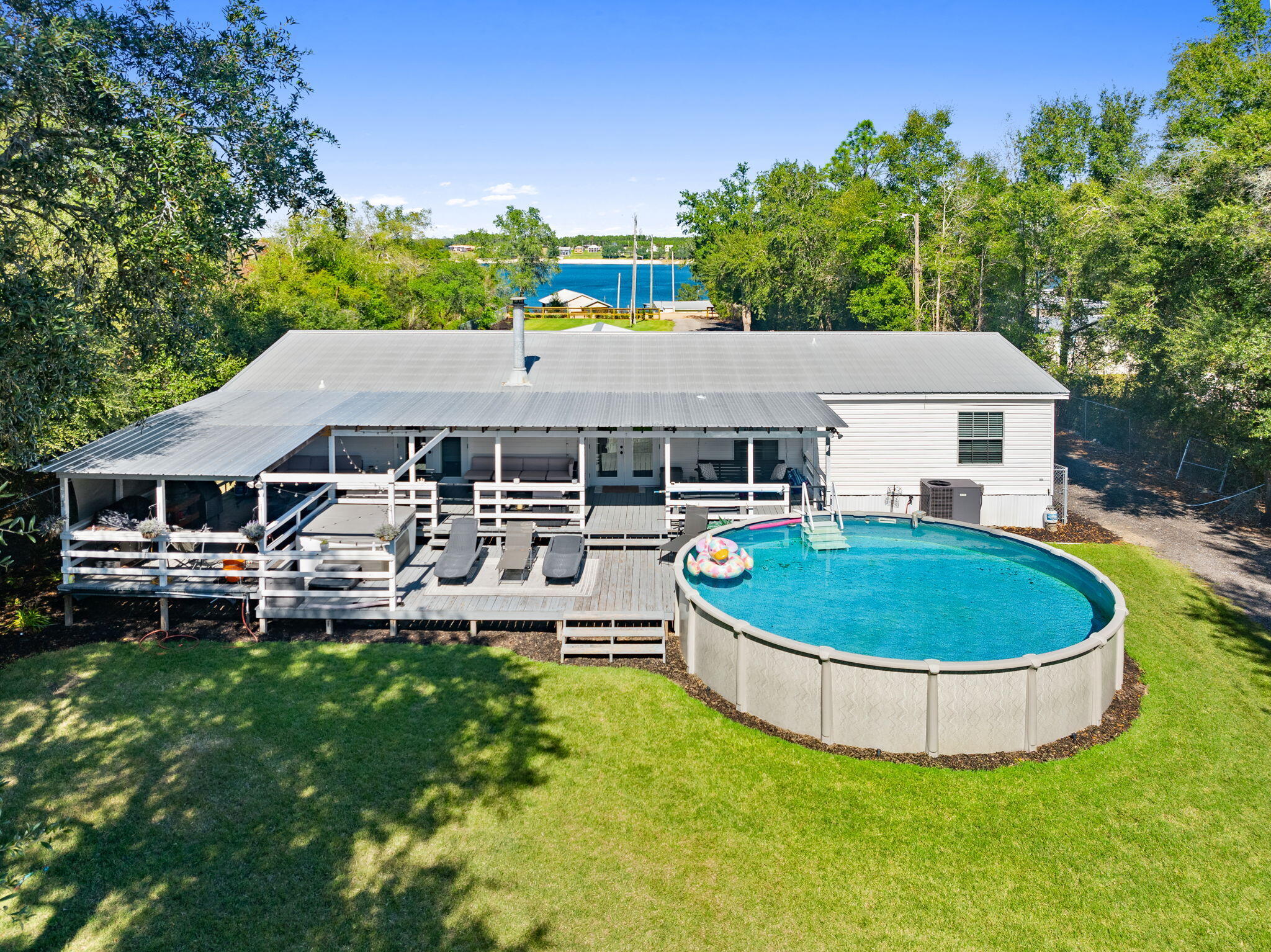 CRYSTAL LAKE - Residential