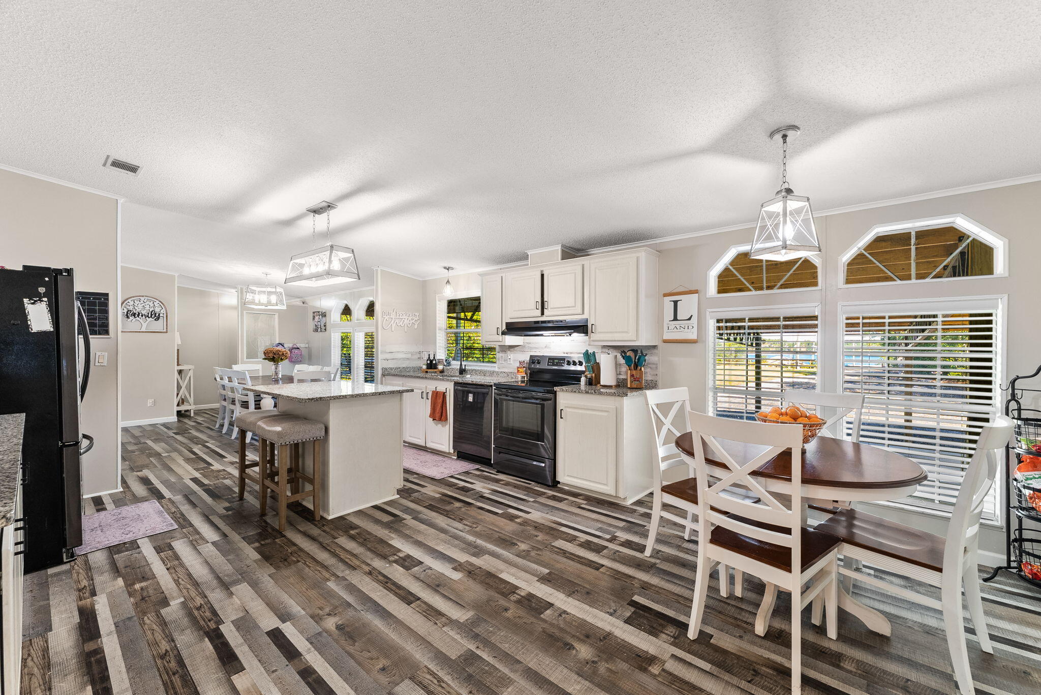 CRYSTAL LAKE - Residential