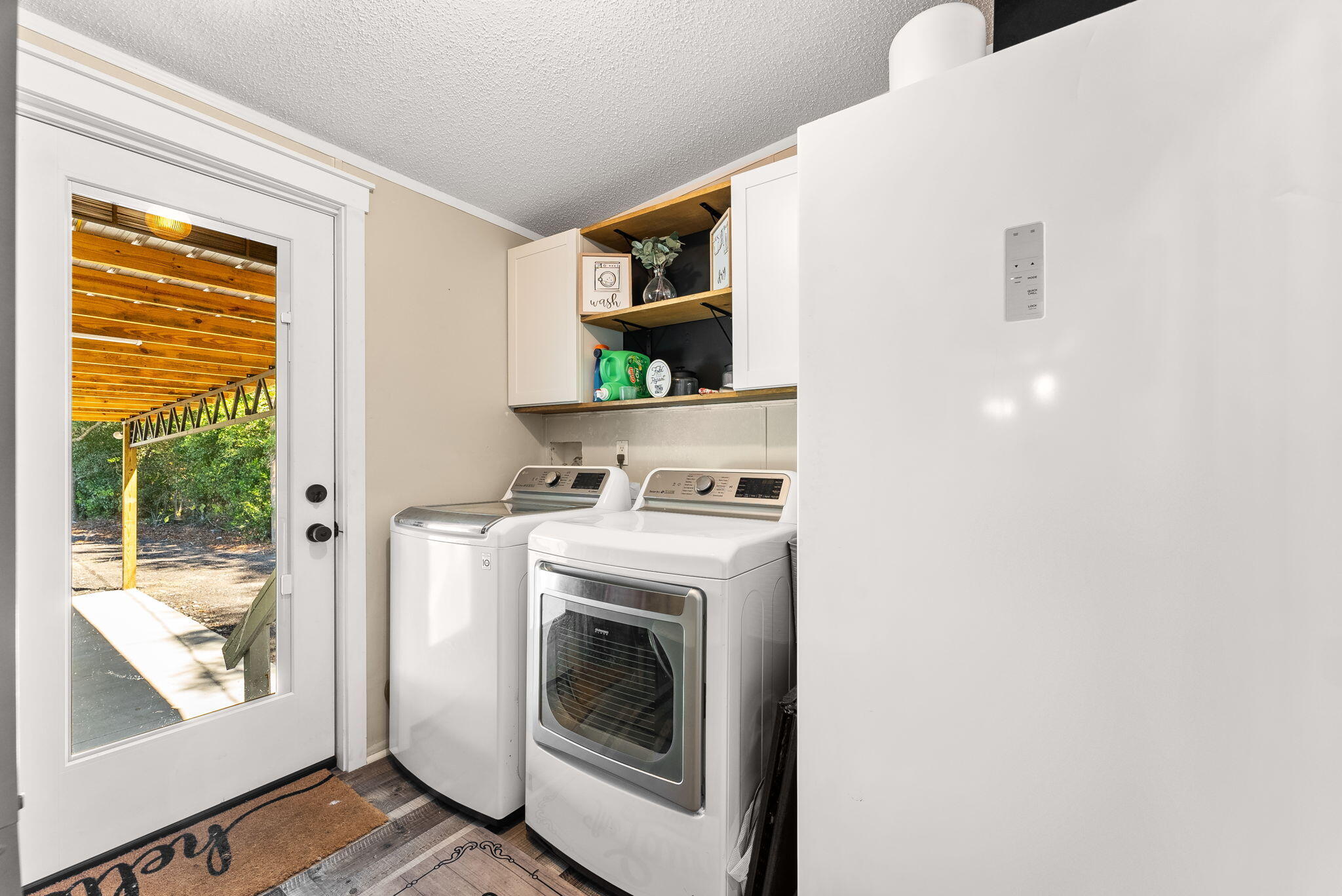 CRYSTAL LAKE - Residential