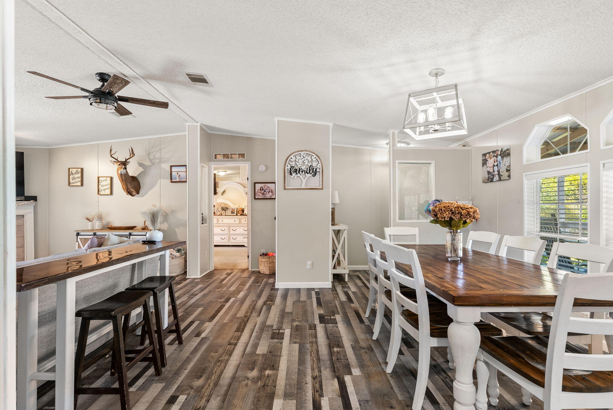 CRYSTAL LAKE - Residential