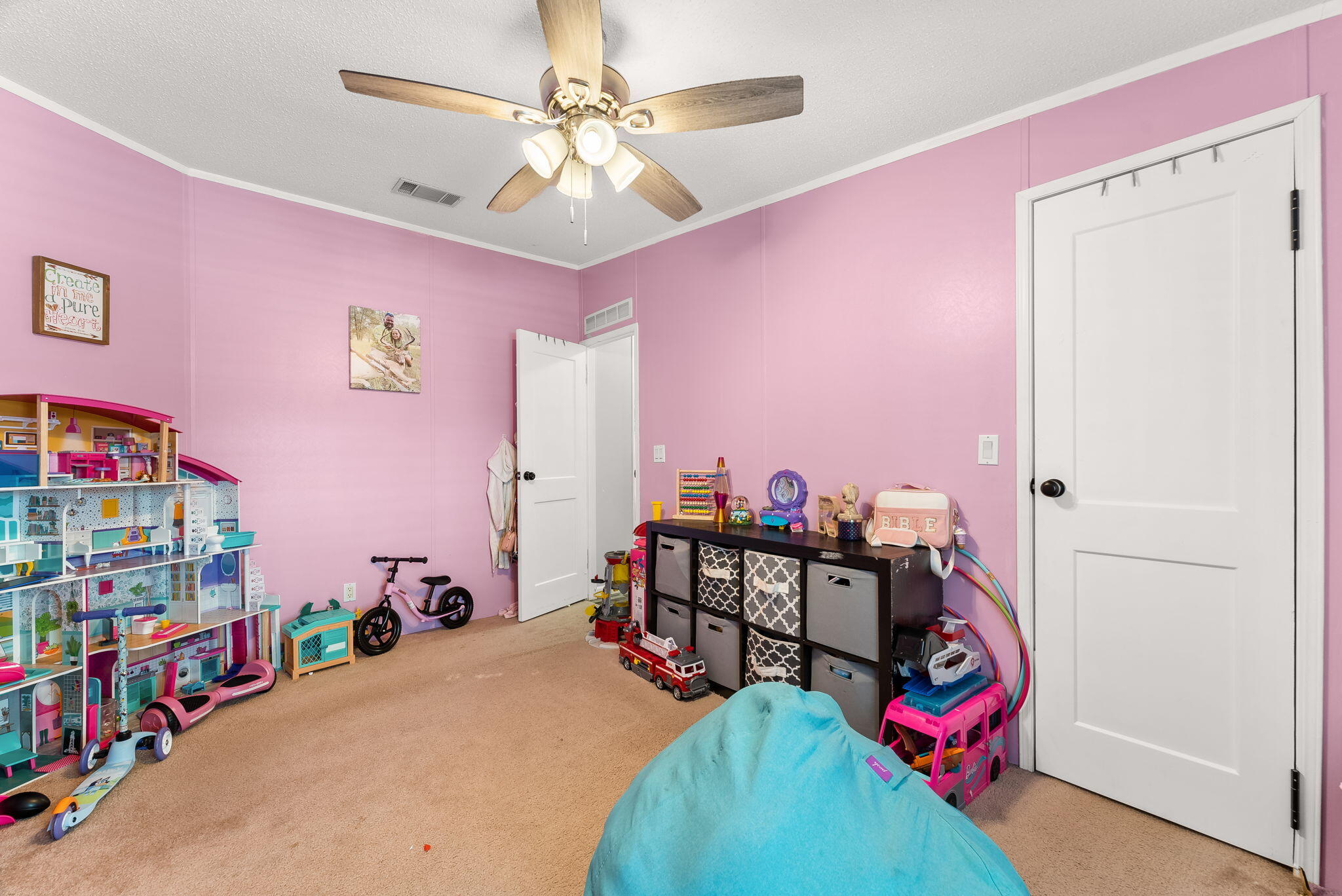 CRYSTAL LAKE - Residential