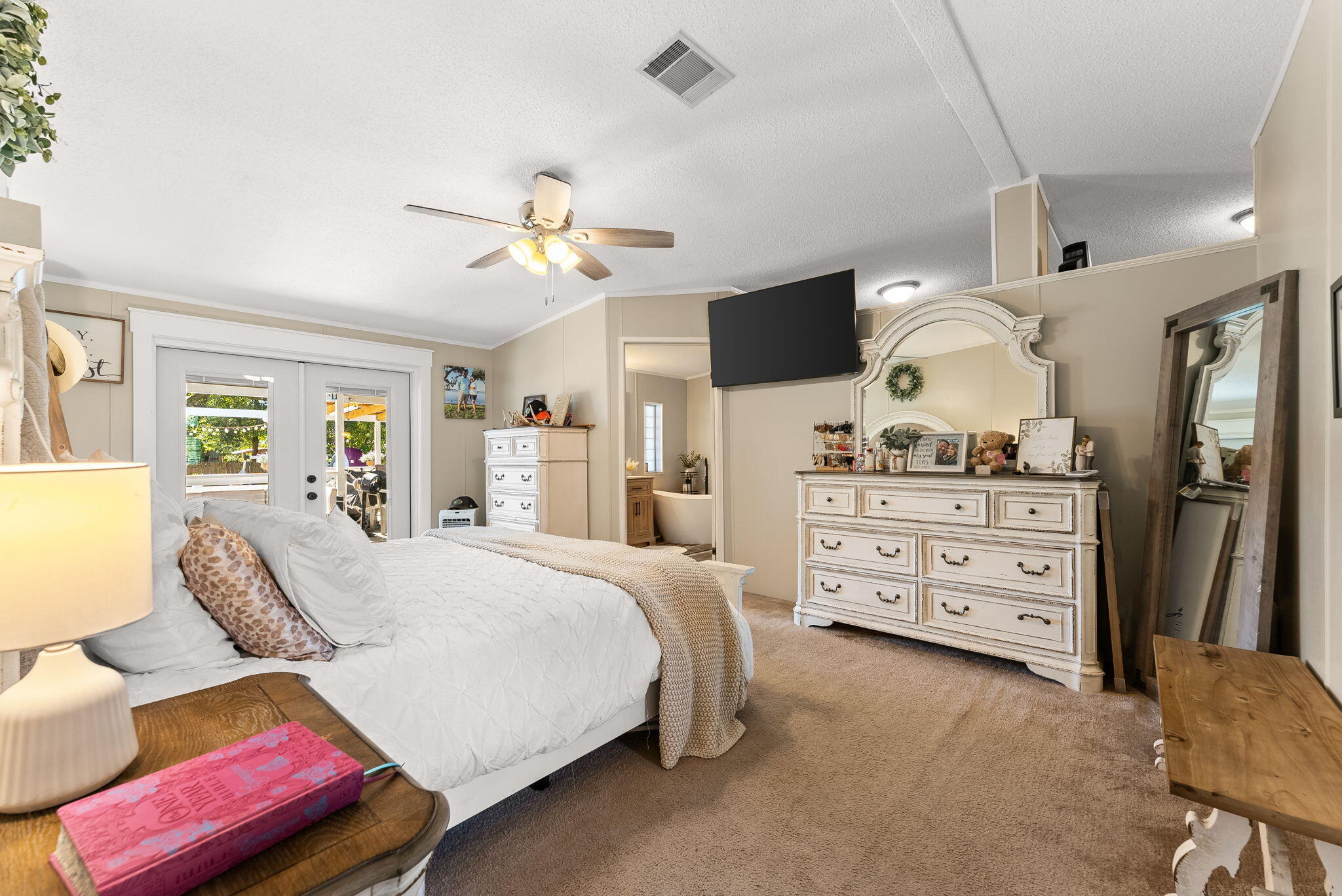 CRYSTAL LAKE - Residential