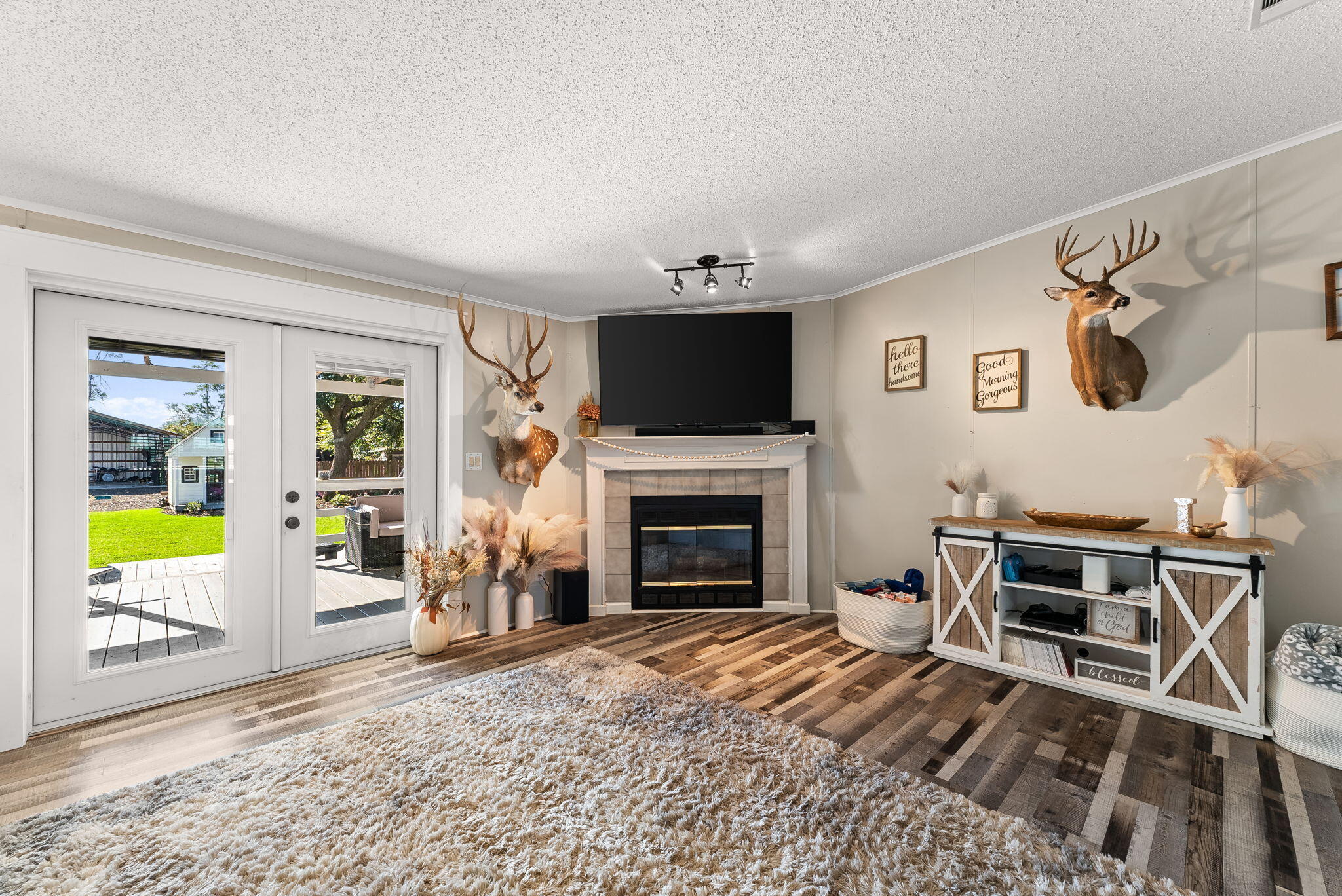 CRYSTAL LAKE - Residential