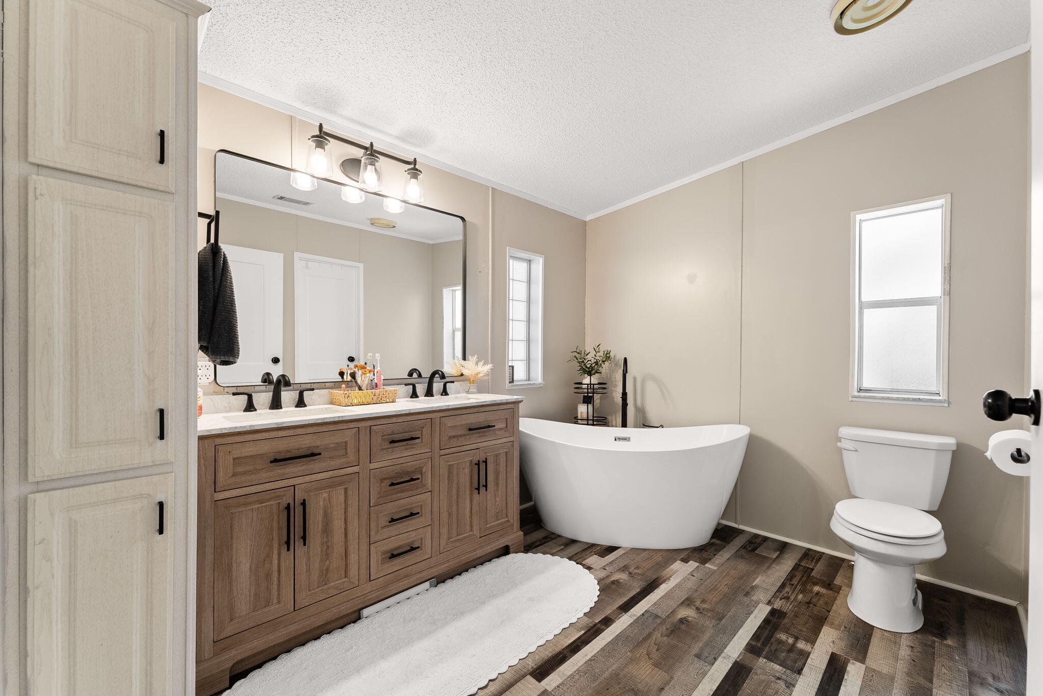 CRYSTAL LAKE - Residential