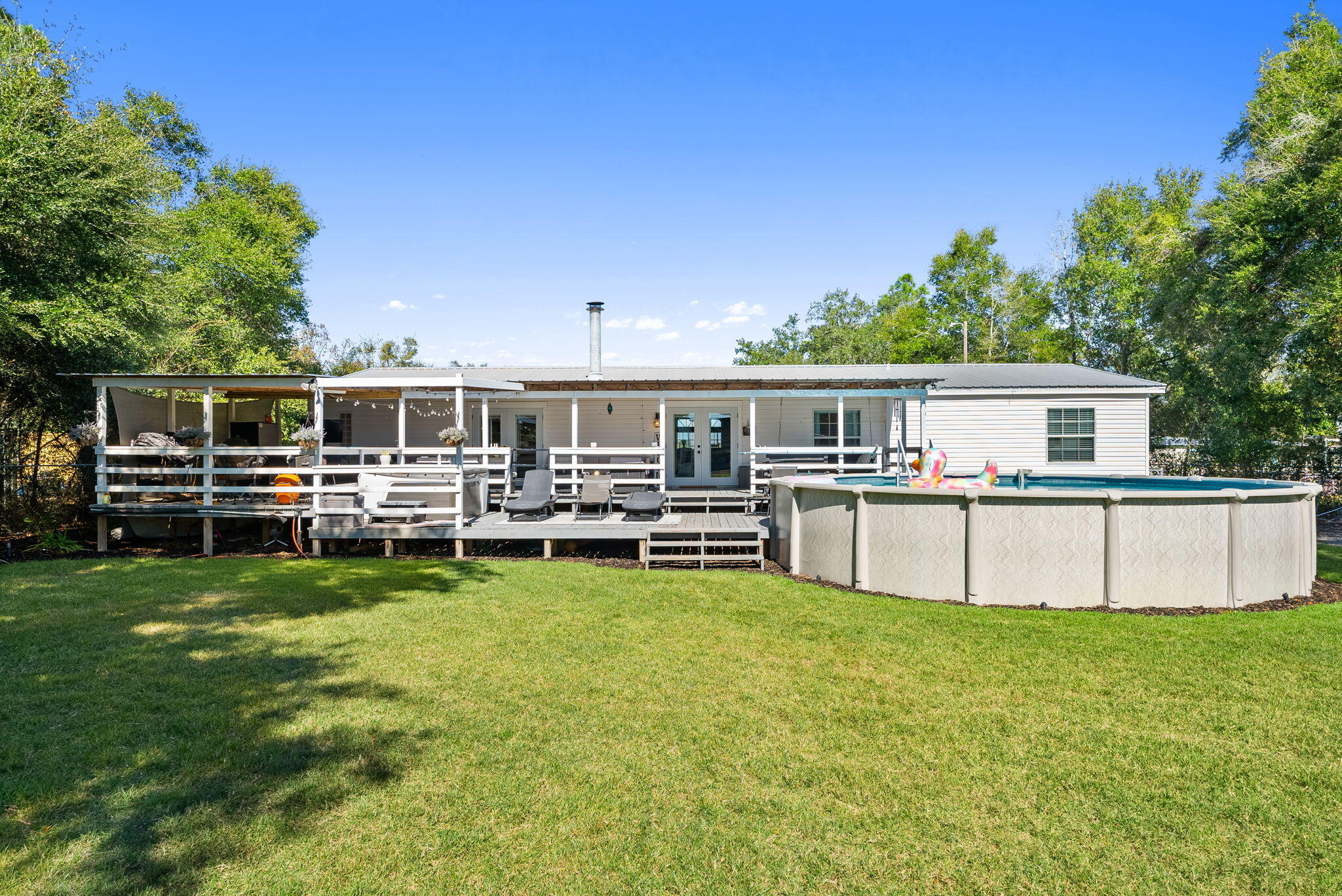 CRYSTAL LAKE - Residential