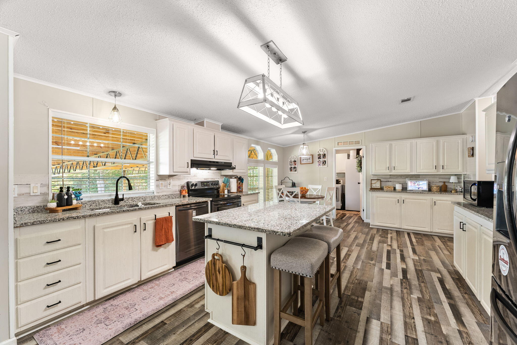 CRYSTAL LAKE - Residential