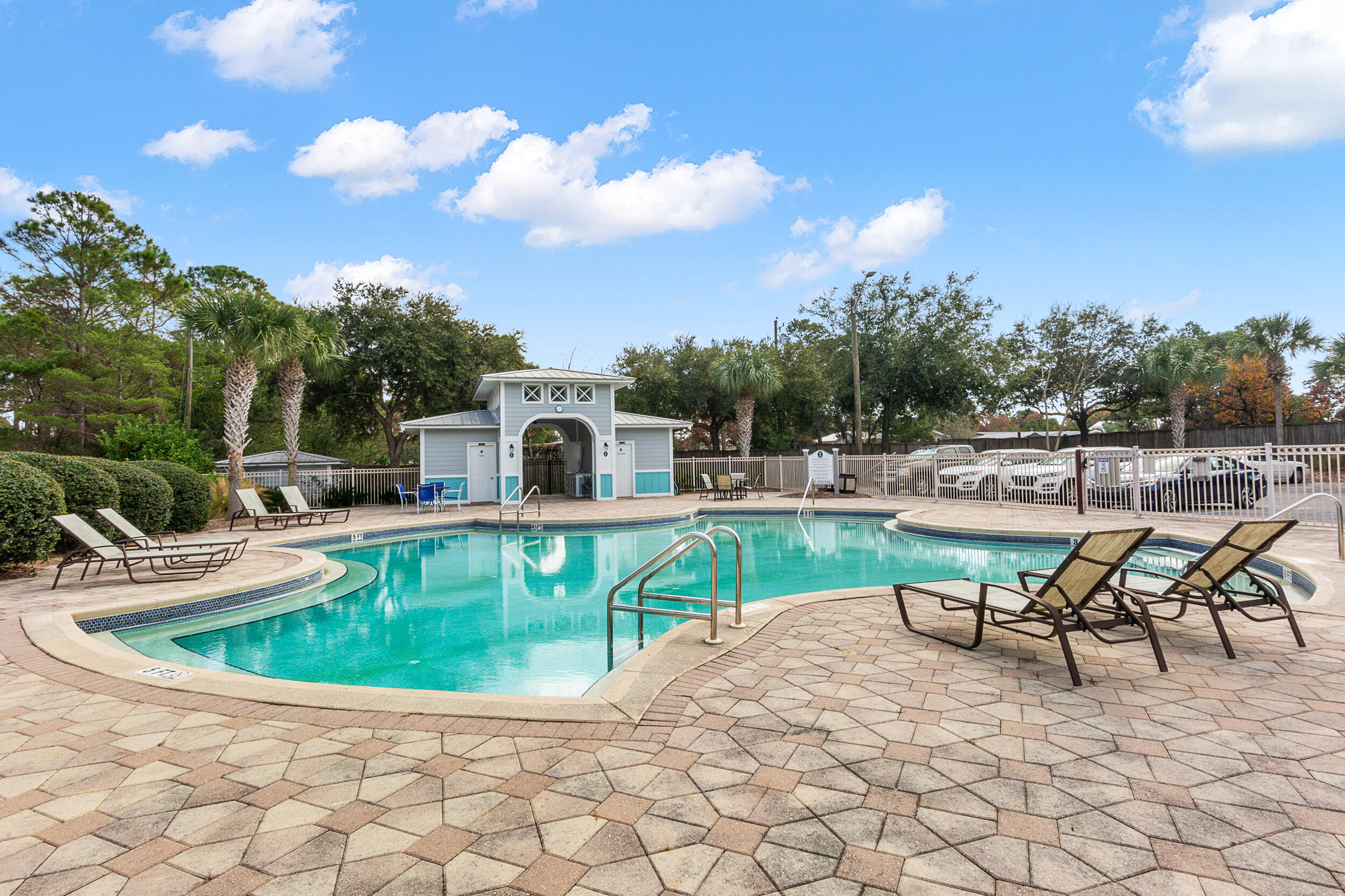 PARADISE GROVE - Residential