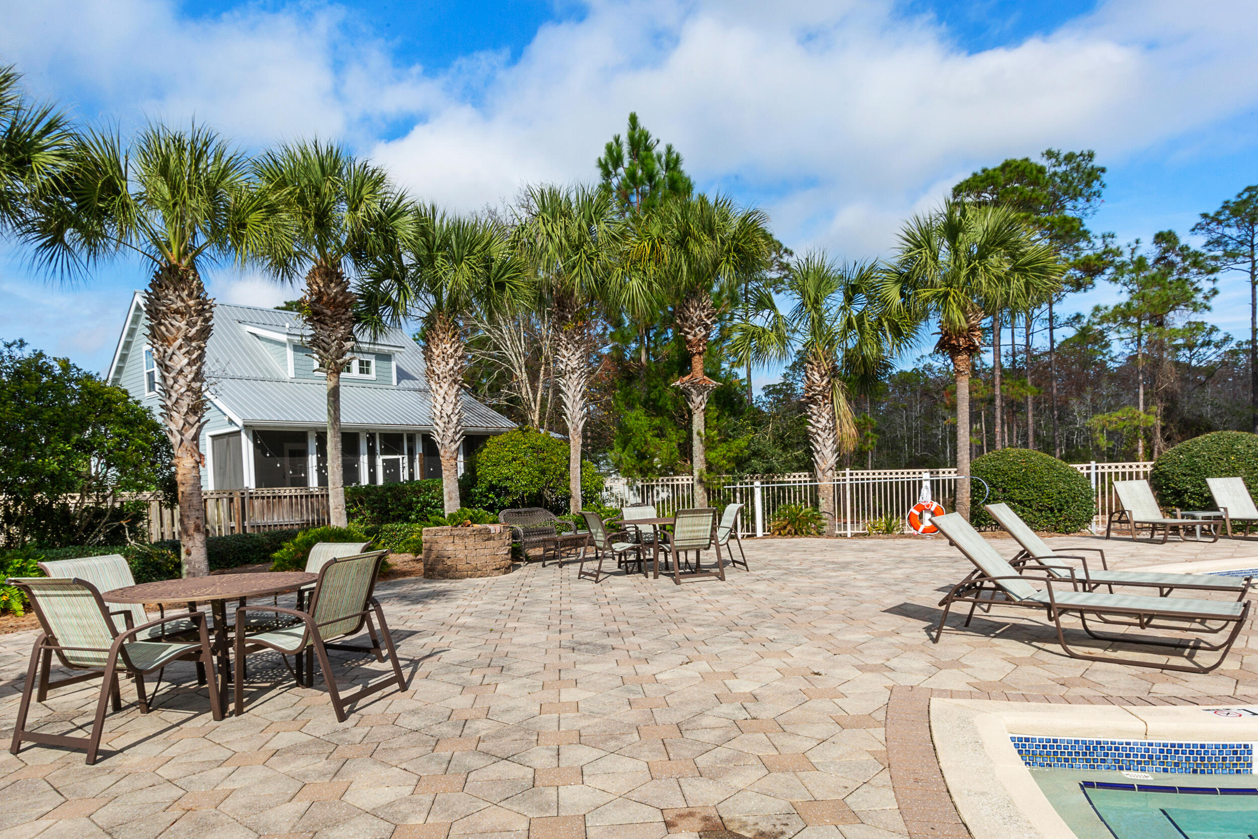 PARADISE GROVE - Residential