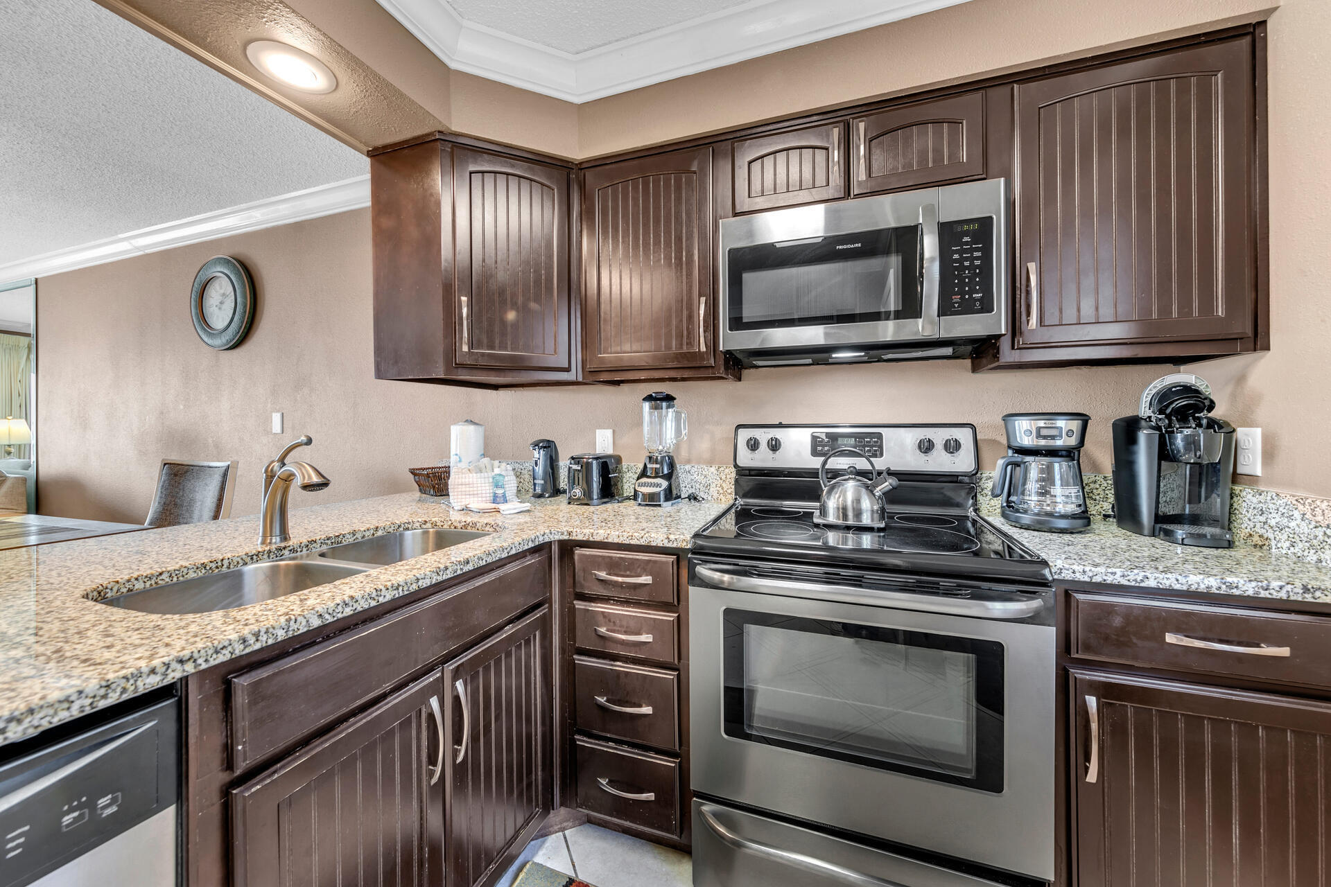 ISLANDER CONDO PH 2 - Residential