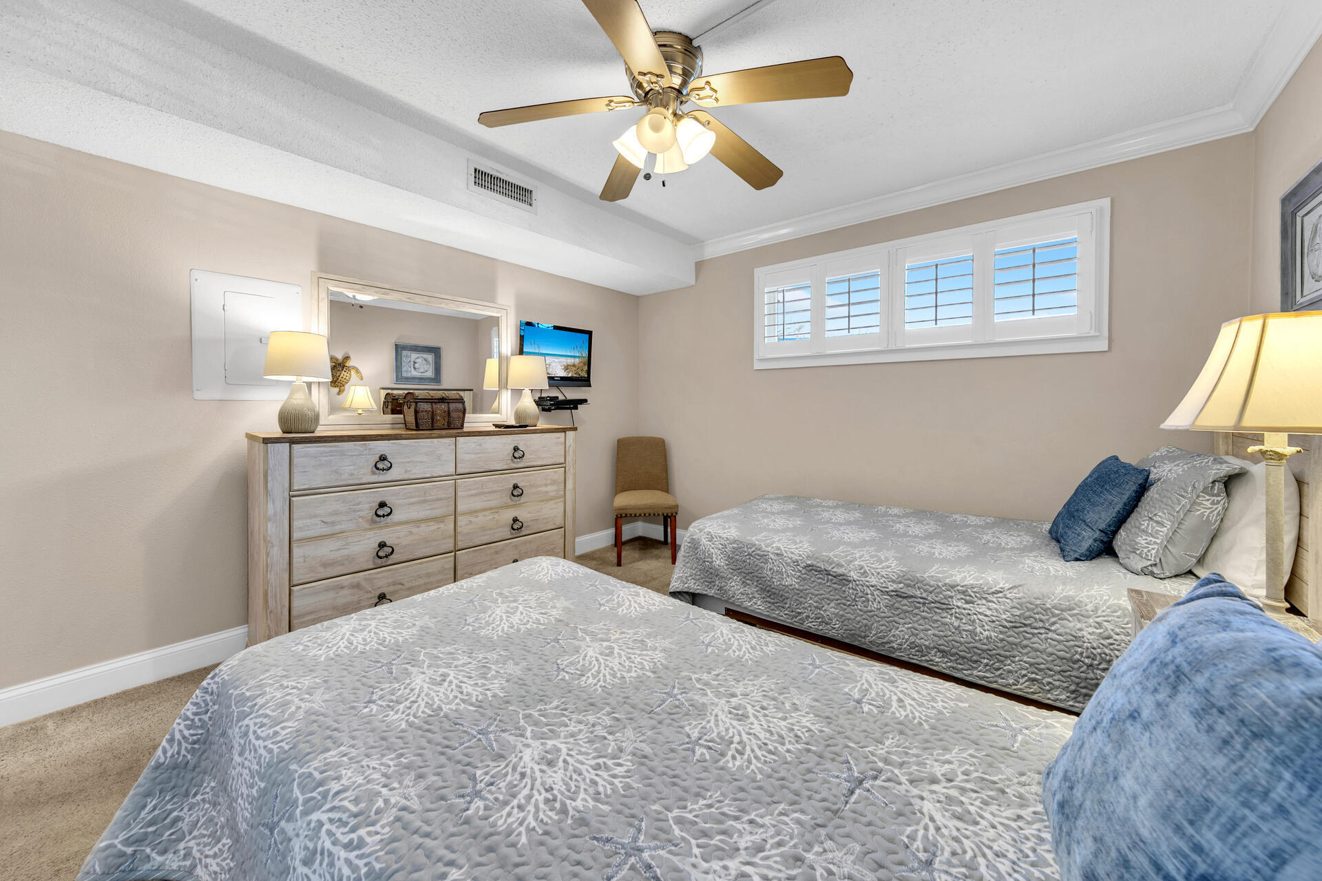 ISLANDER CONDO PH 2 - Residential