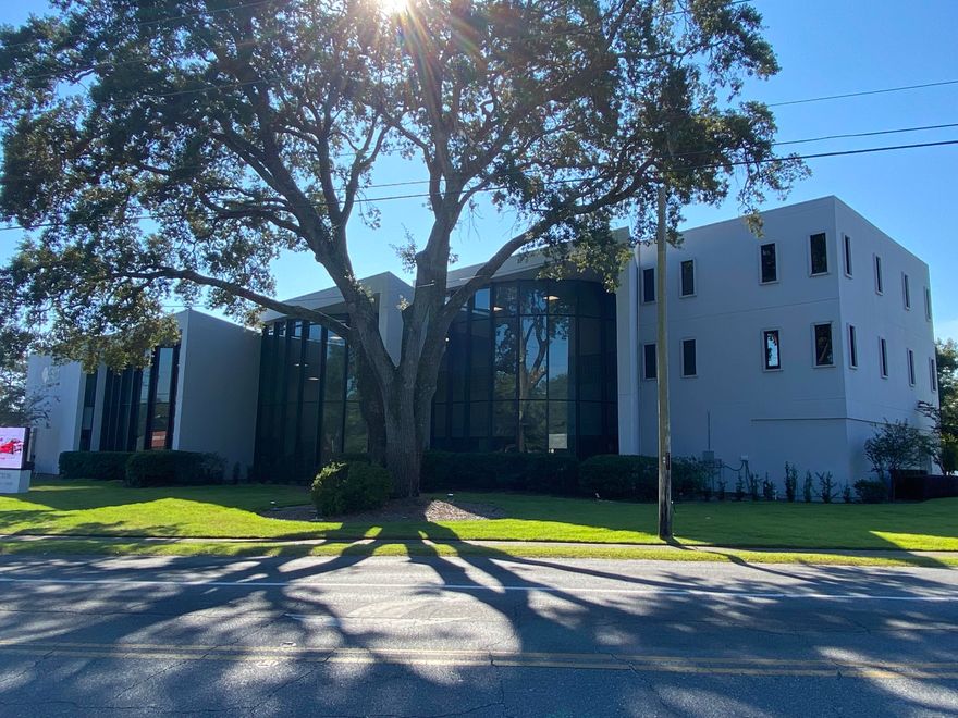 Class A renovated office space in the Okaloosa County Tax Collector's office on the 3rd floor. Lease CAM includes electricity, water/sewer, and private conference room access.