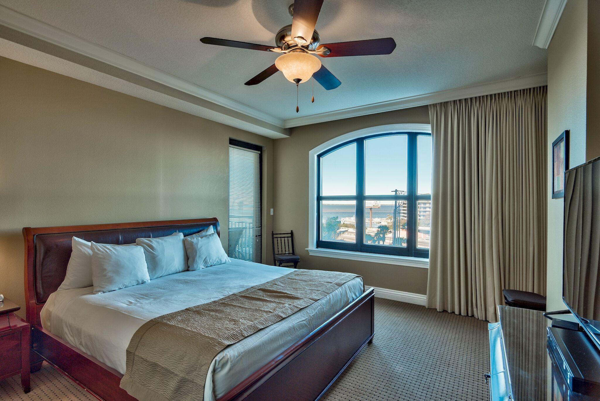 EMERALD GRANDE - Residential