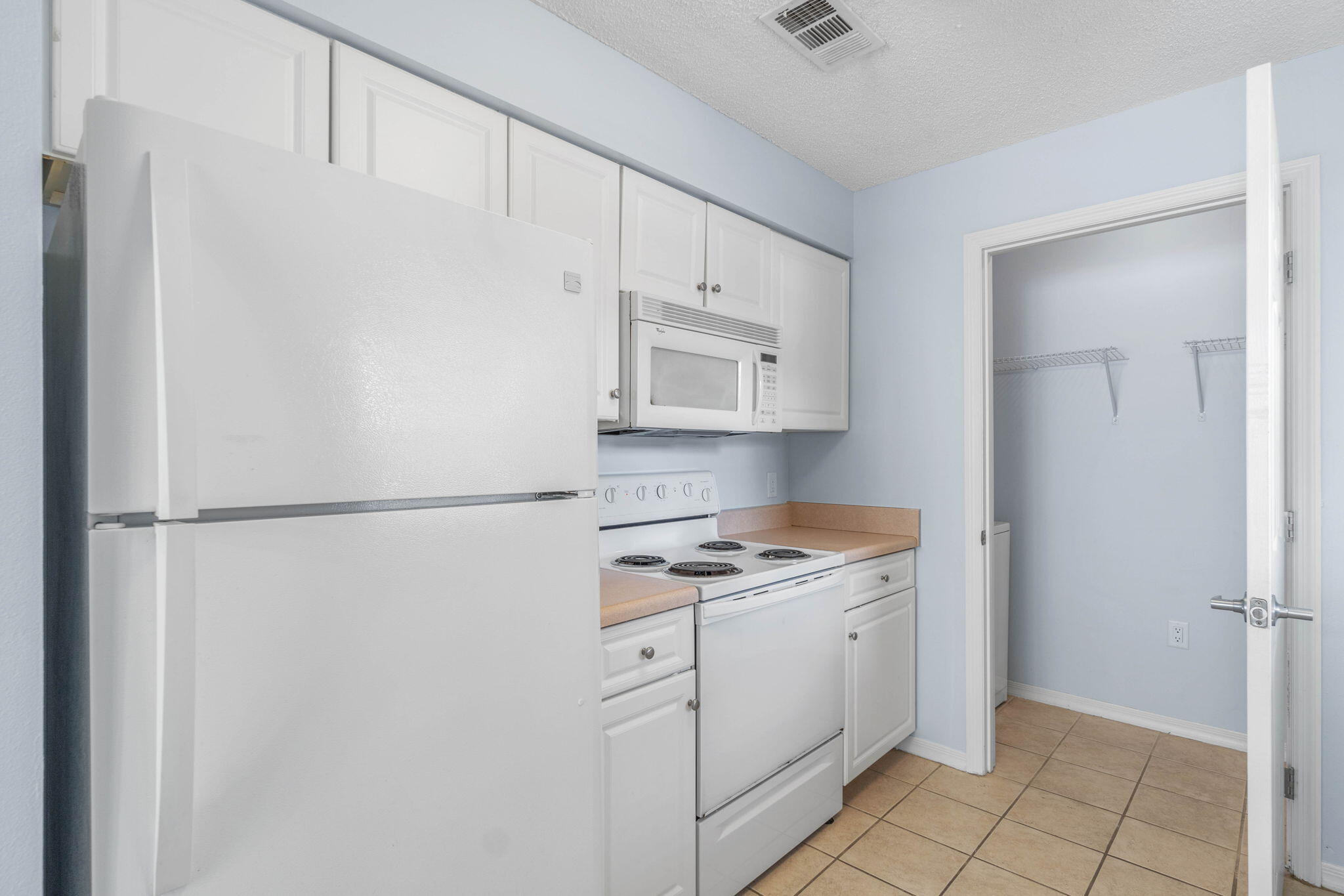 FLORIDA CLUB - Residential Lease