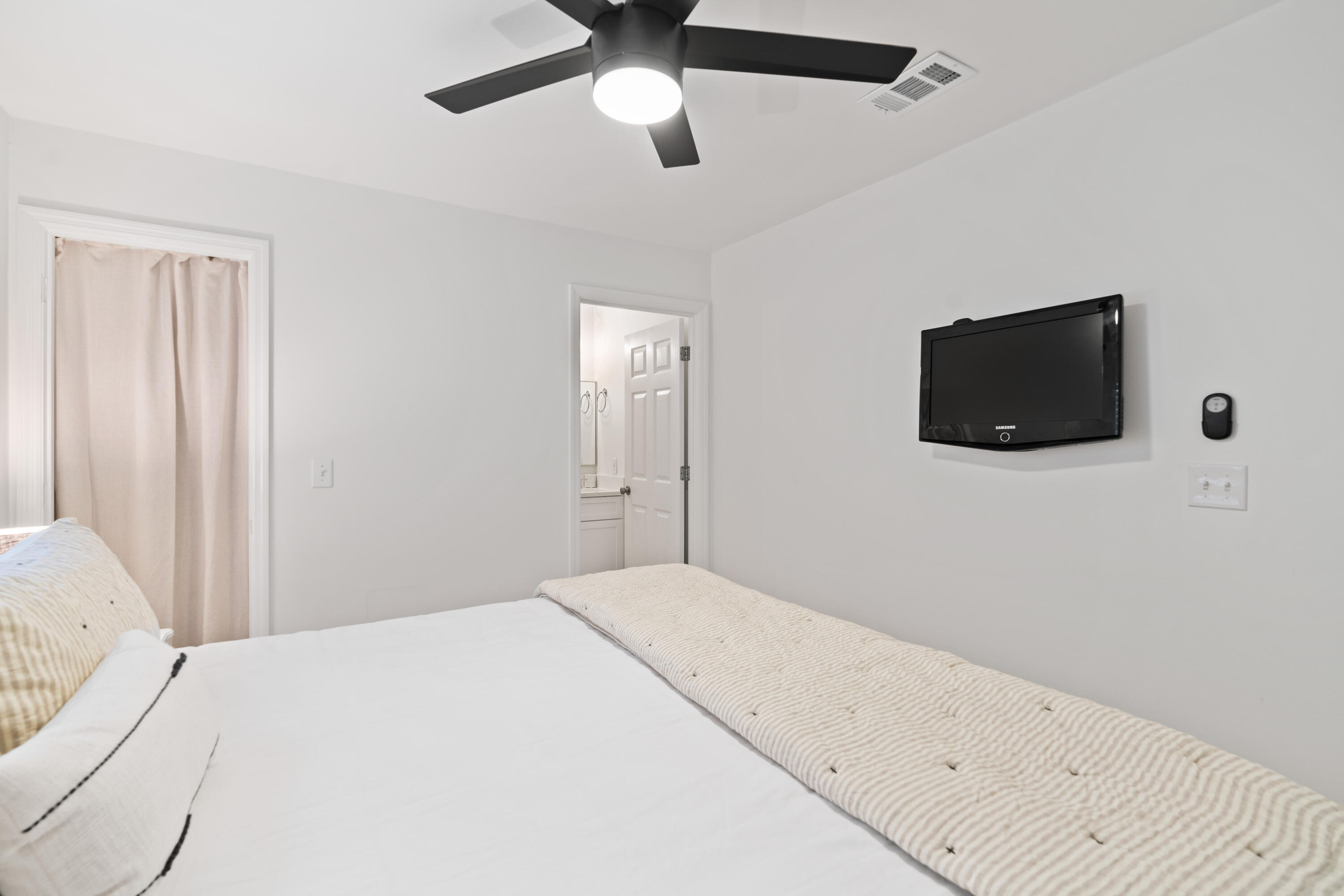 BEACHSIDE VILLAS CONDO - Residential