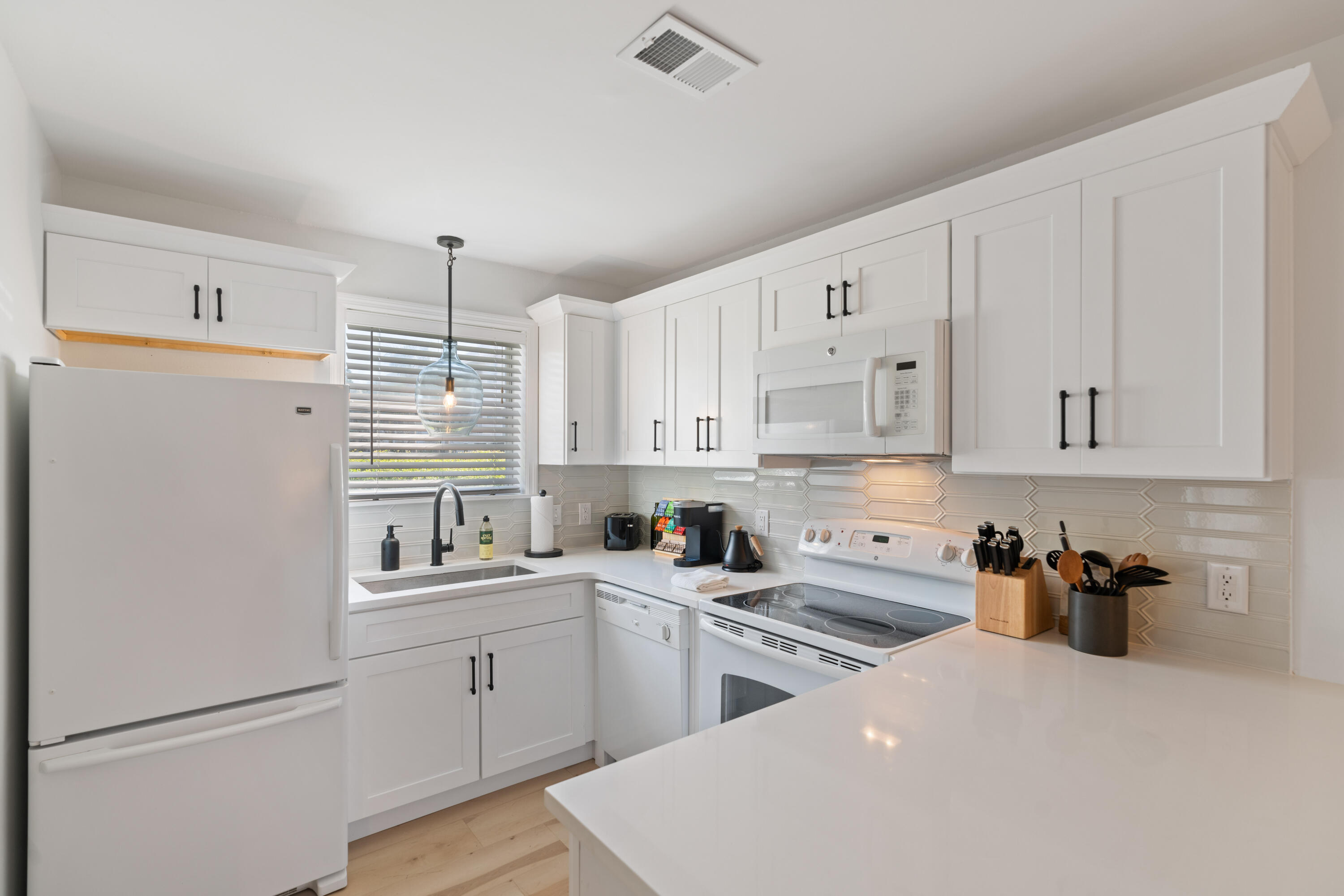 BEACHSIDE VILLAS CONDO - Residential