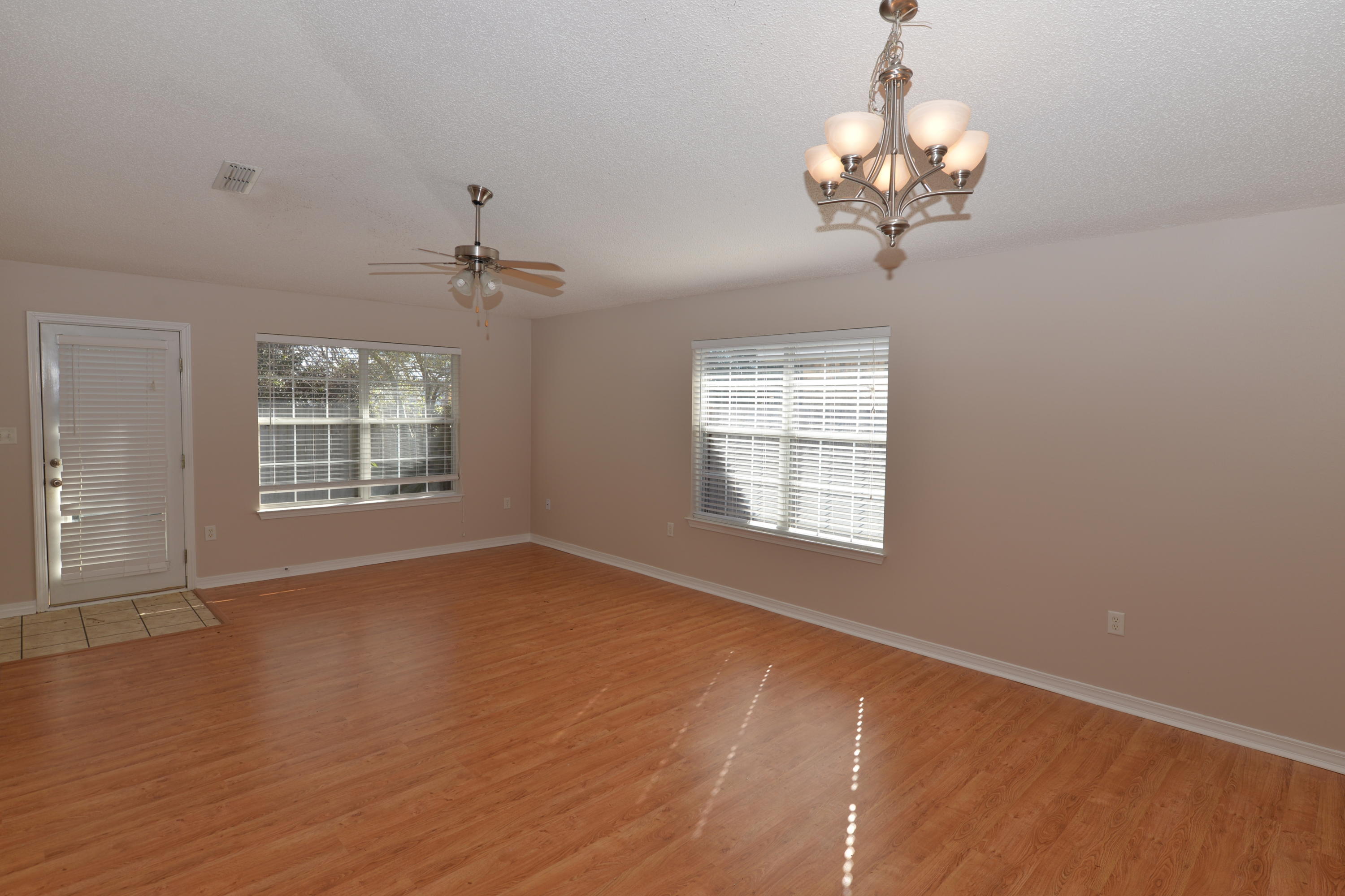 PARADISE RETREAT - Residential