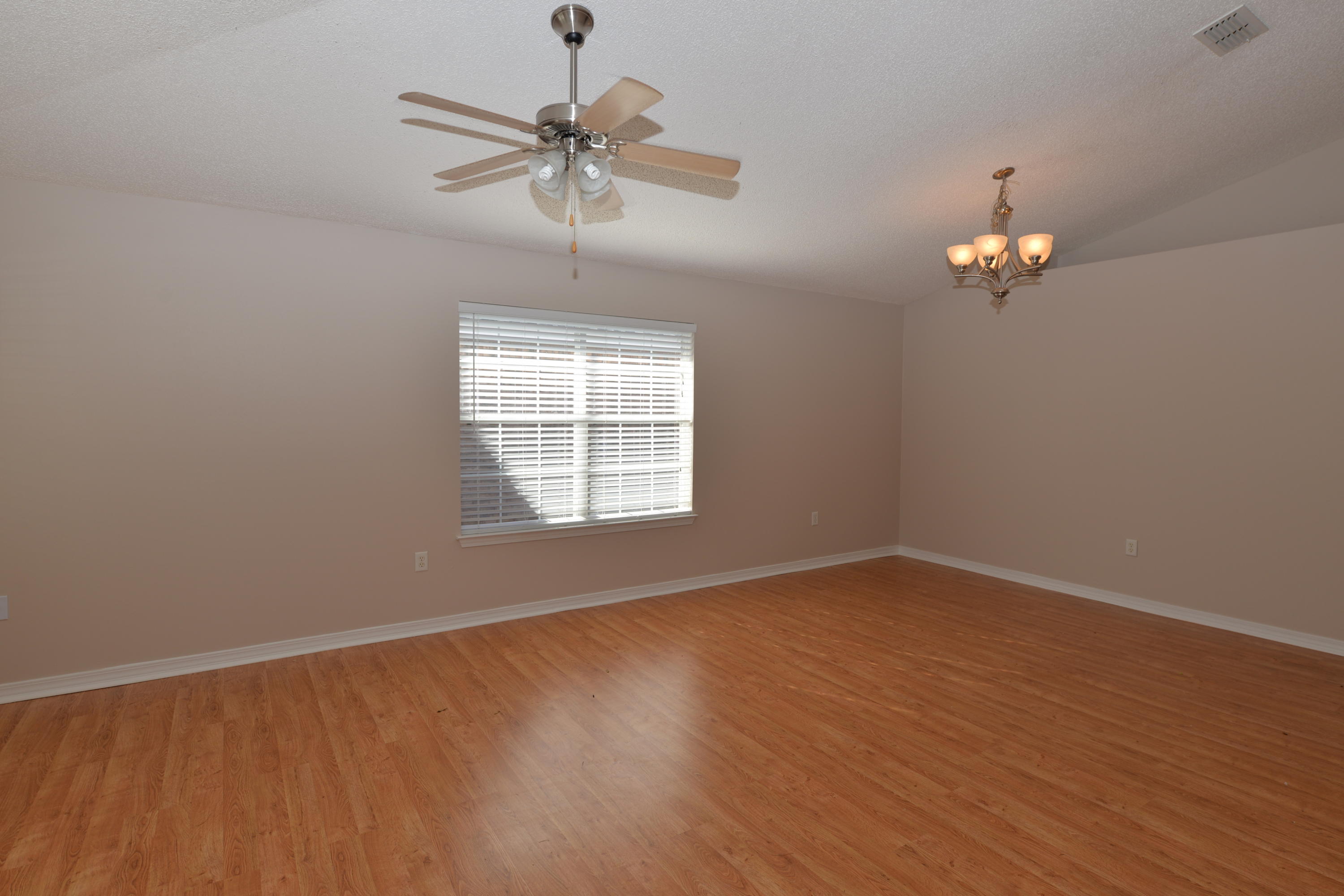 PARADISE RETREAT - Residential