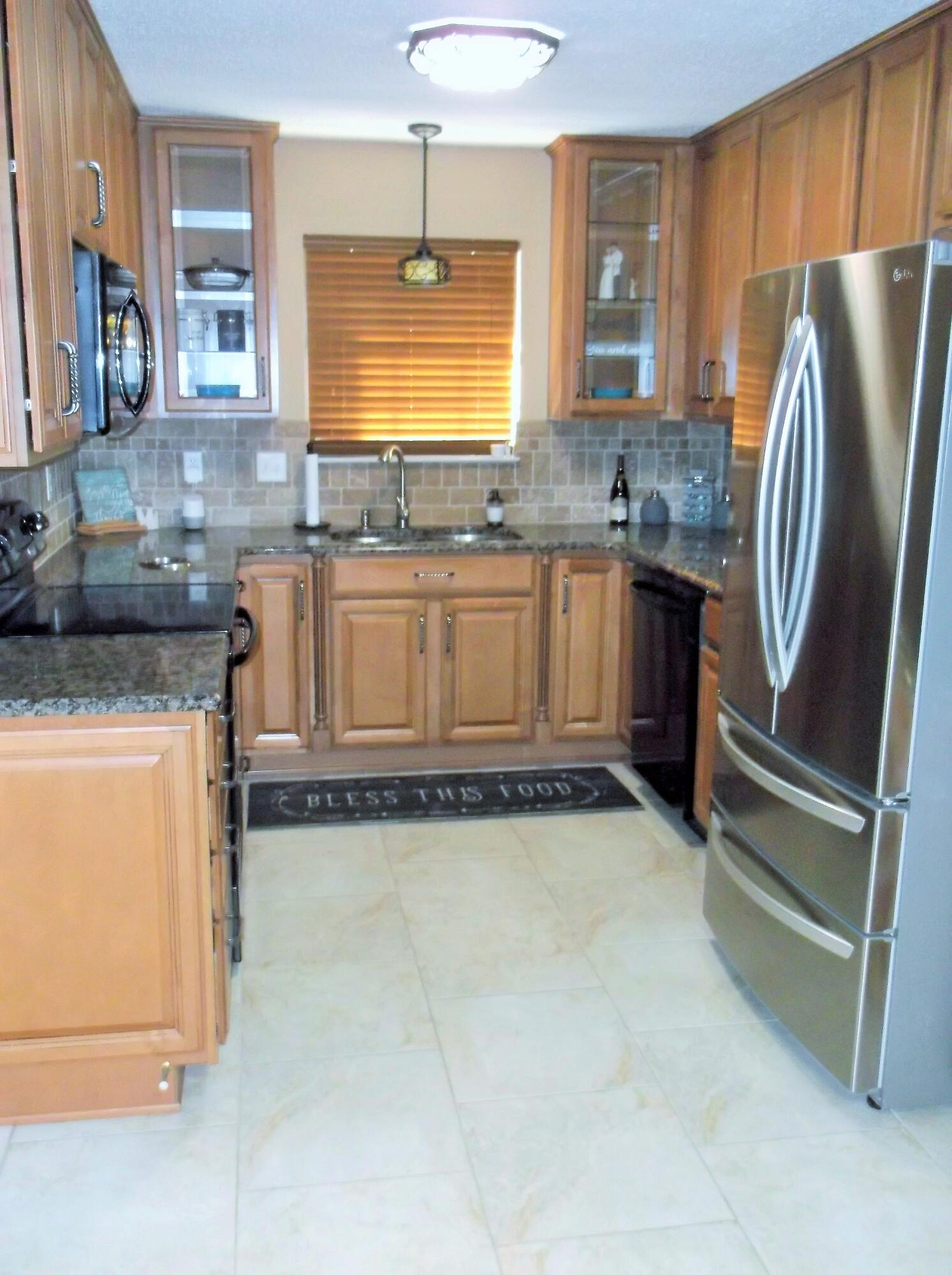 COUNTRY CLUB ESTATES - Residential