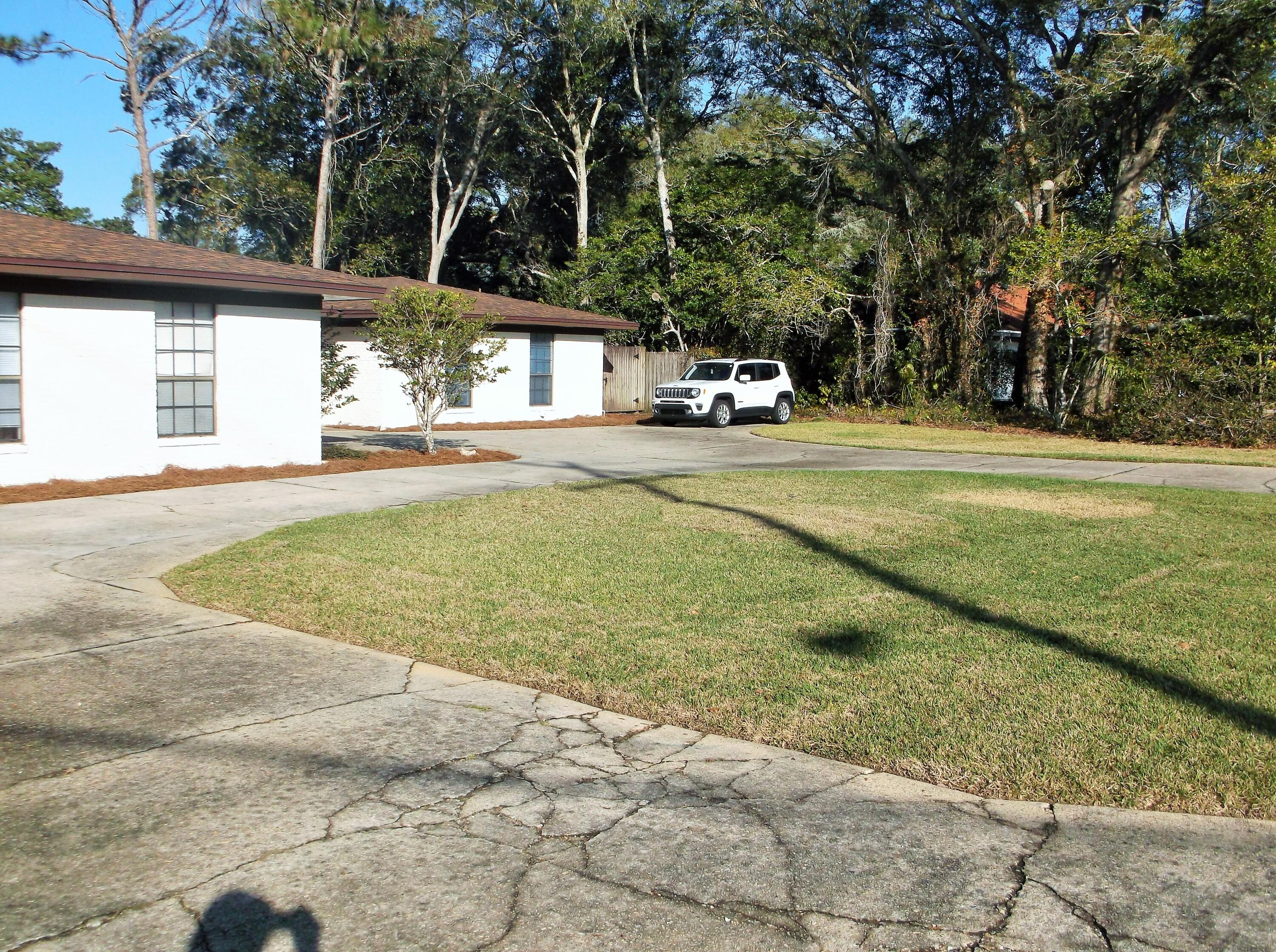 COUNTRY CLUB ESTATES - Residential