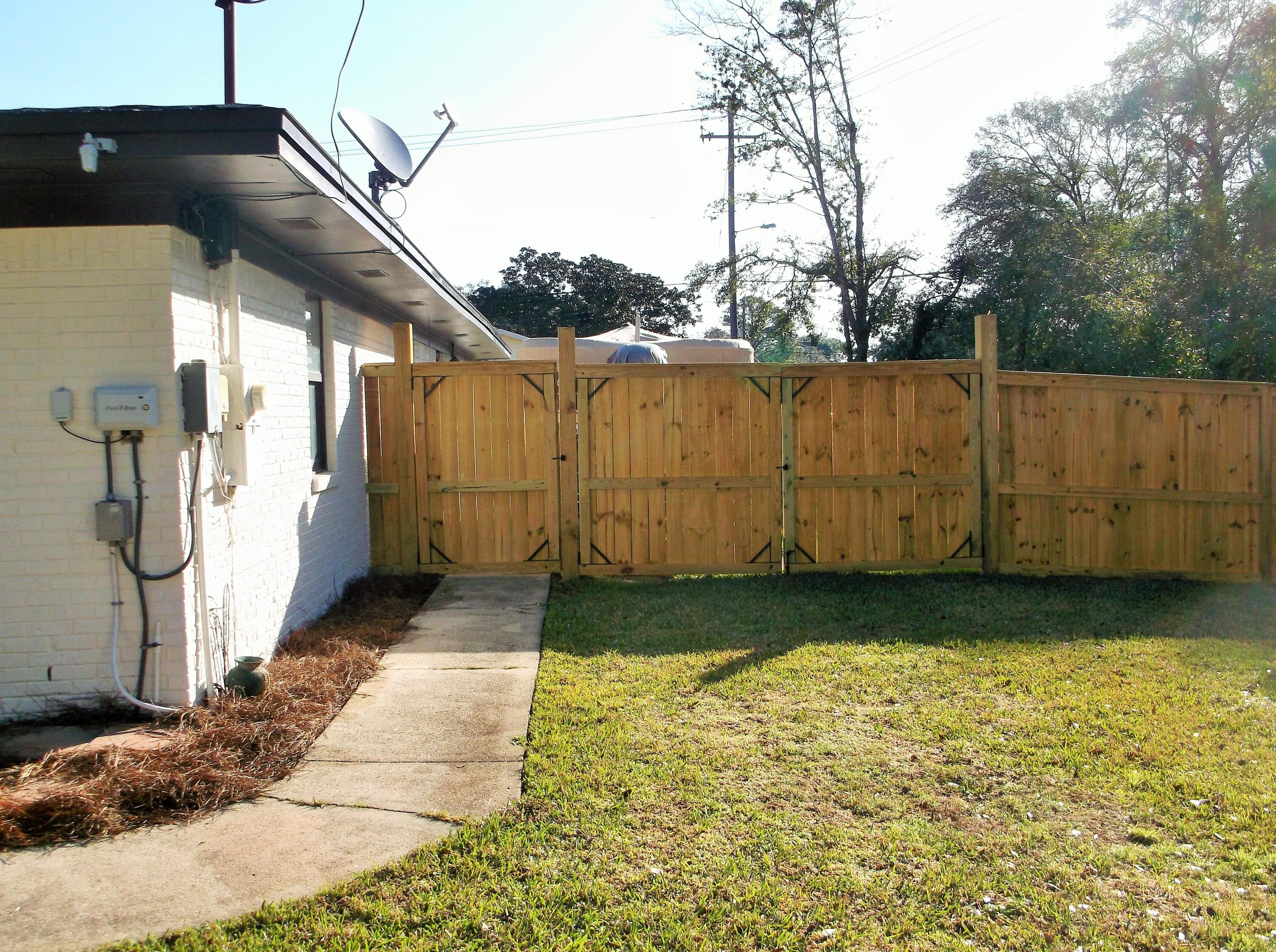 COUNTRY CLUB ESTATES - Residential