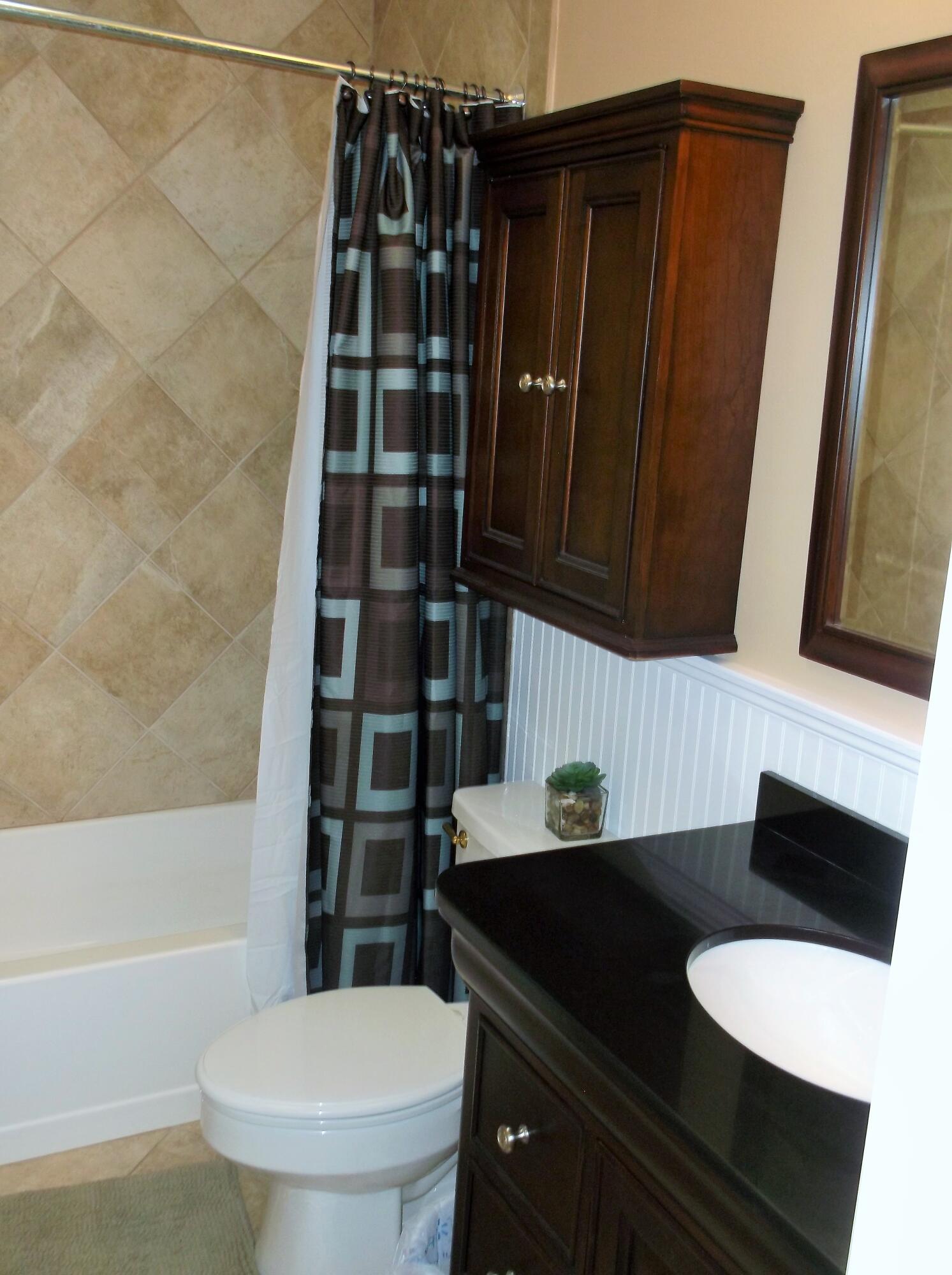 COUNTRY CLUB ESTATES - Residential